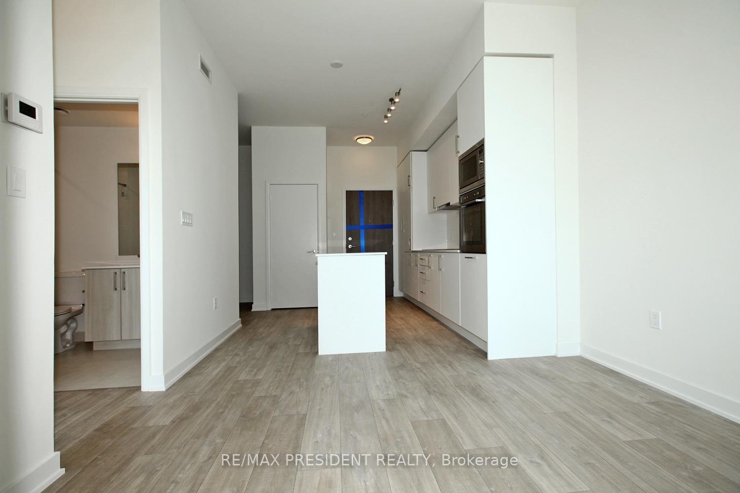Photo 3 of Unit 404W, 27 Bathrust Street, Toronto, Waterfront Communities — HOMEH