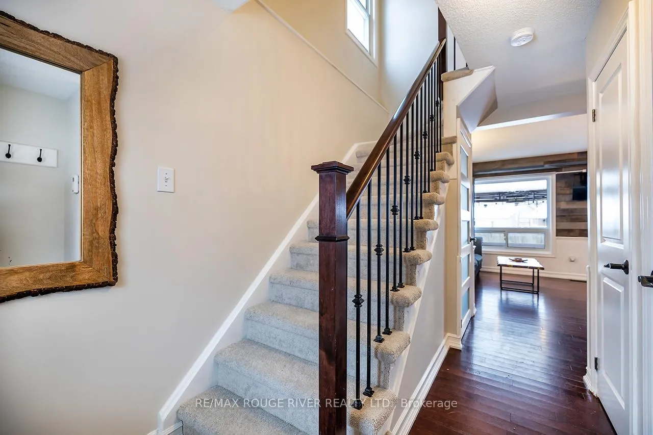 Photo 4 of 29 Elford Drive, Clarington, Bowmanville — HOMEH
