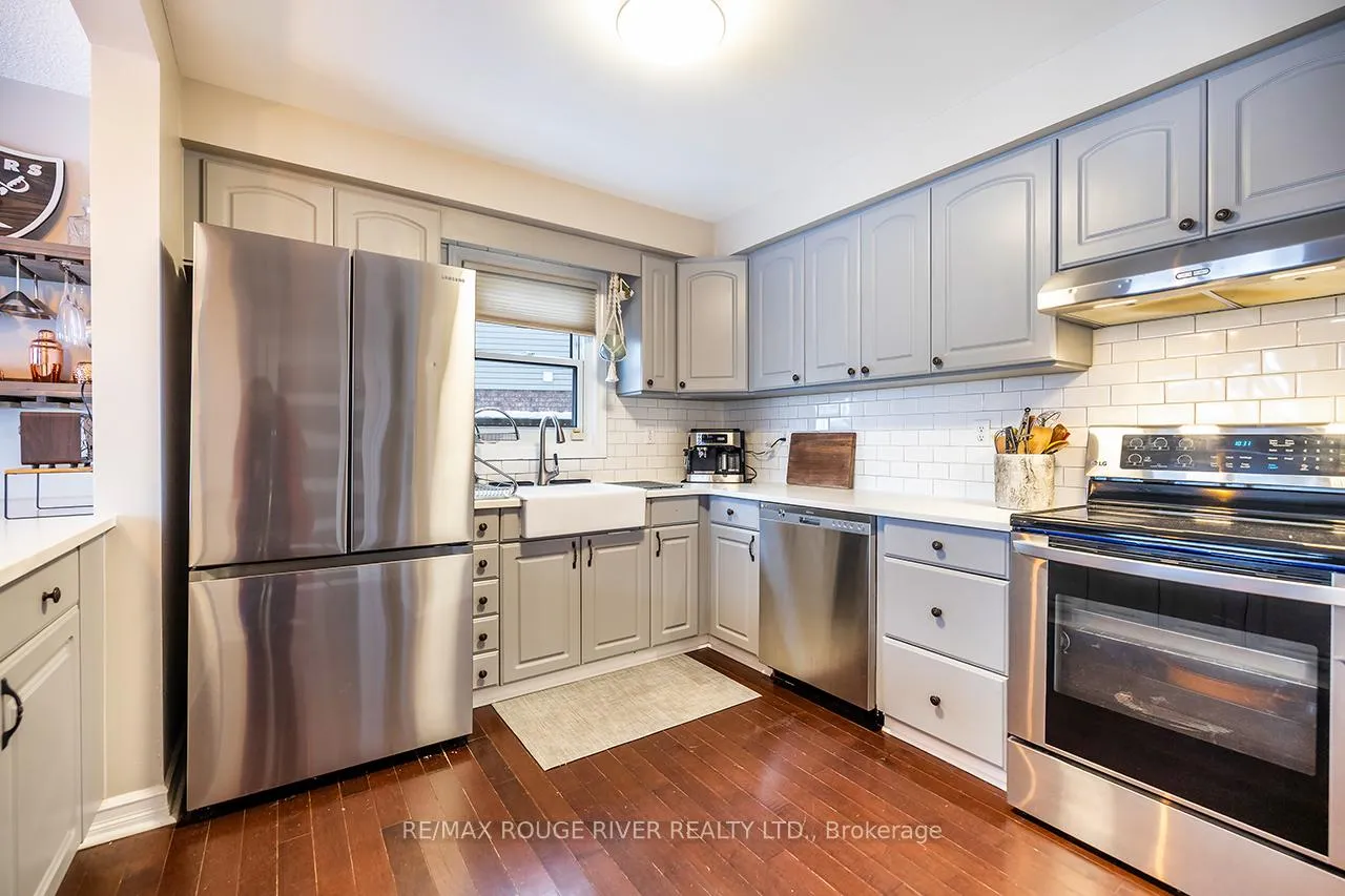 Photo 5 of 29 Elford Drive, Clarington, Bowmanville — HOMEH