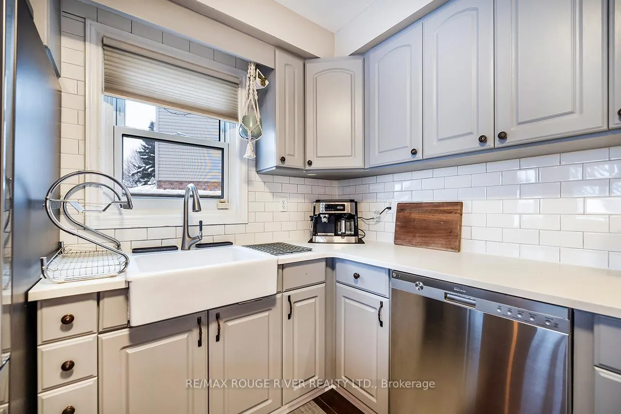 Photo 6 of 29 Elford Drive, Clarington, Bowmanville — HOMEH