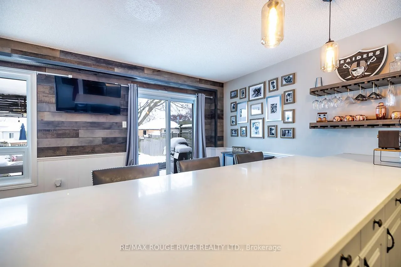 Photo 9 of 29 Elford Drive, Clarington, Bowmanville — HOMEH