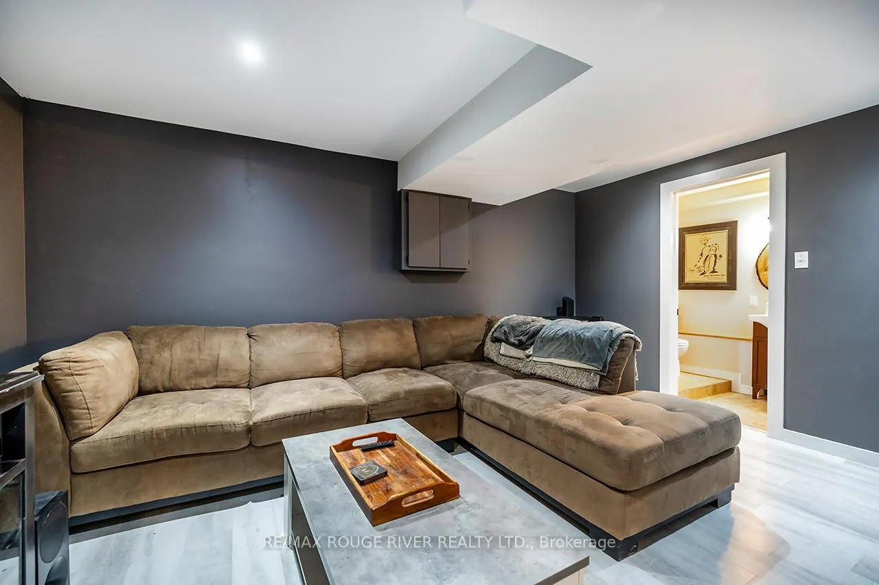 Photo 21 of 29 Elford Drive, Clarington, Bowmanville — HOMEH