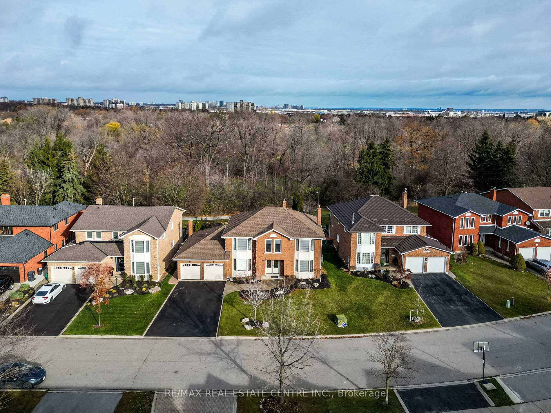 Photo 5 of 76 Turtlecreek Boulevard, Brampton, Fletcher's Creek South — HOMEH