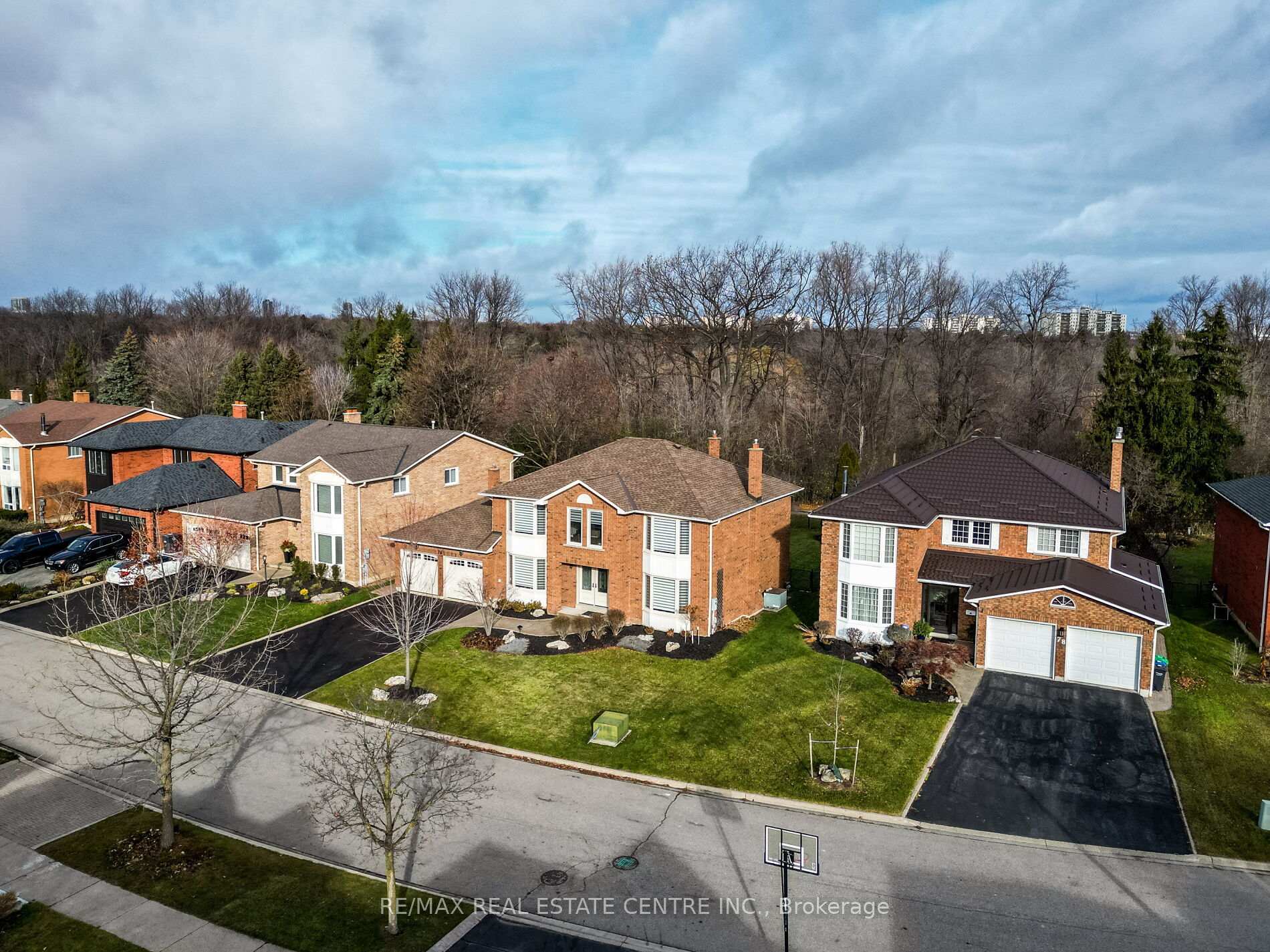Photo 10 of 76 Turtlecreek Boulevard, Brampton, Fletcher's Creek South — HOMEH