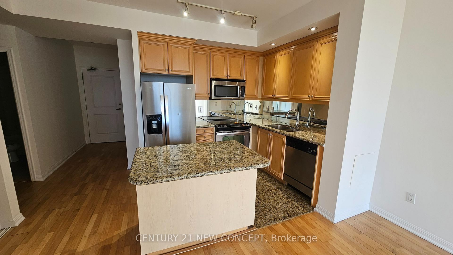 Photo 2 of Unit 932, 628 Fleet Street, Toronto, Niagara — HOMEH