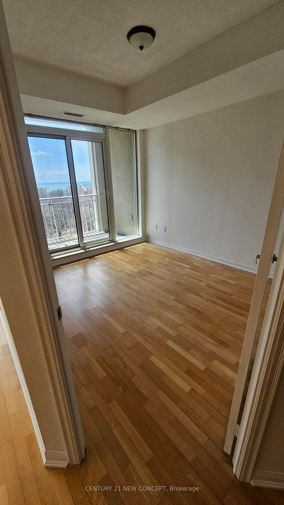 Photo 3 of Unit 932, 628 Fleet Street, Toronto, Niagara — HOMEH