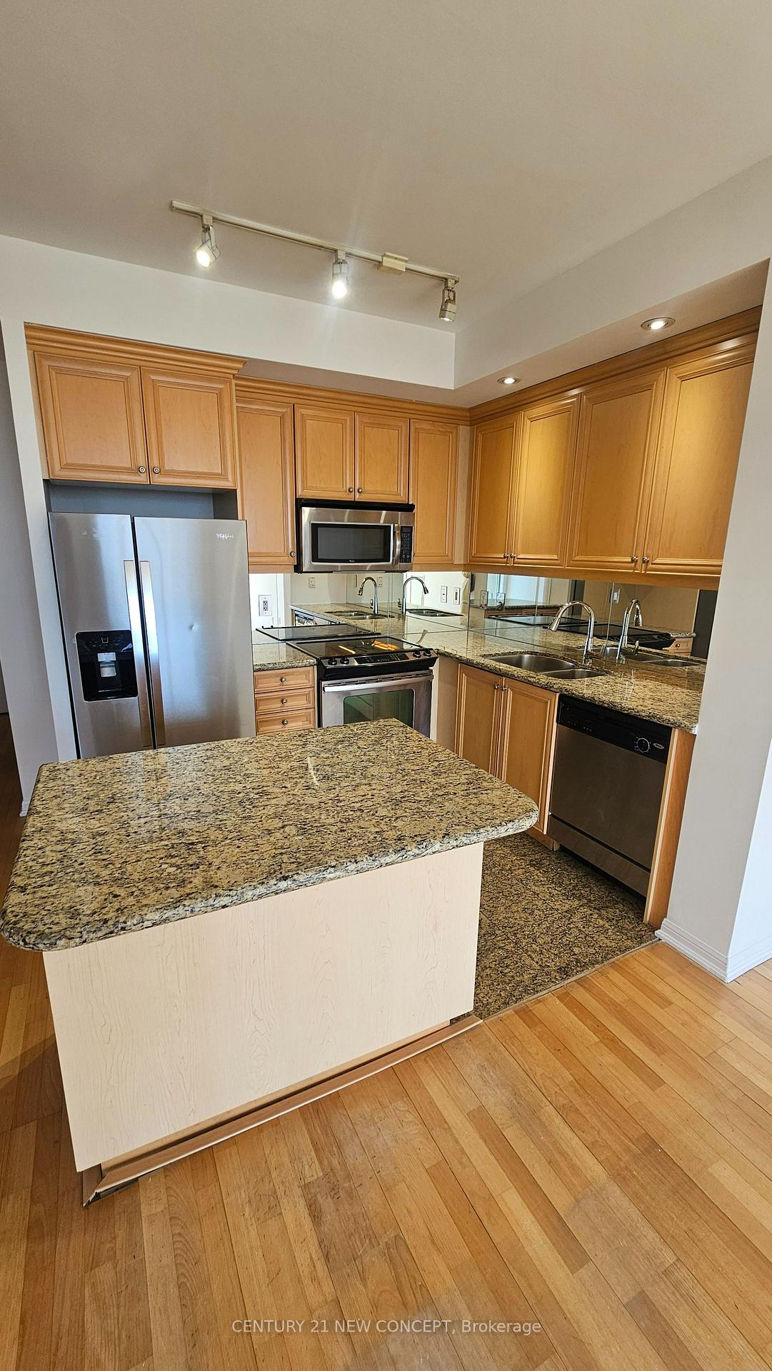 Photo 4 of Unit 932, 628 Fleet Street, Toronto, Niagara — HOMEH