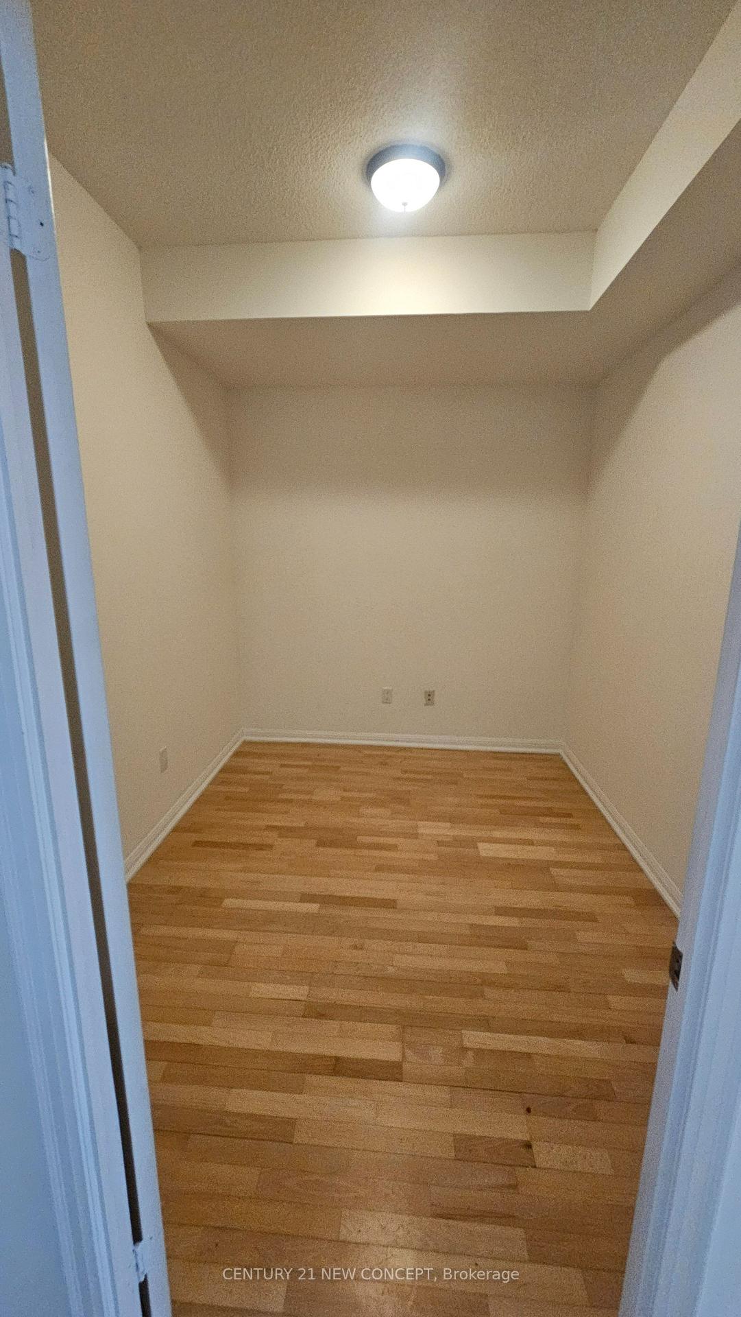 Photo 7 of Unit 932, 628 Fleet Street, Toronto, Niagara — HOMEH
