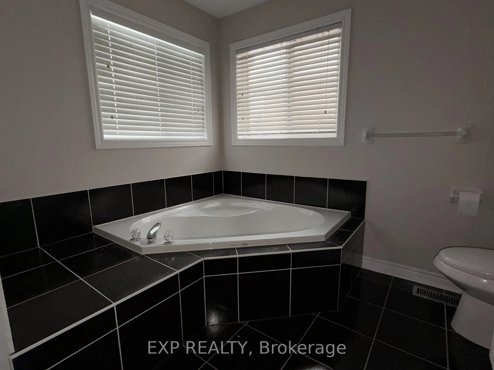 Photo 47 of 18 Highwood Road, Brampton, Snelgrove — HOMEH