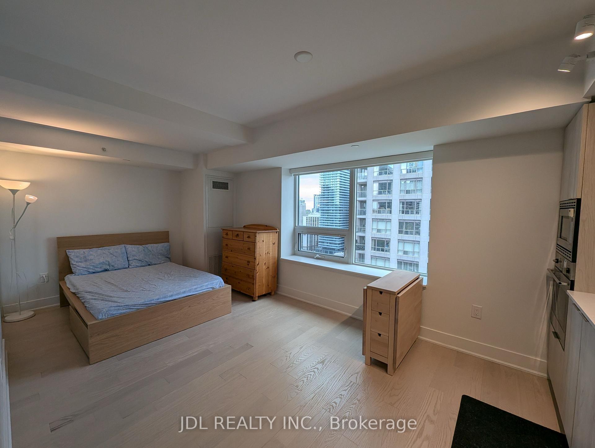 Photo 6 of Unit 1906, 955 Bay Street, Toronto, Bay Street Corridor — HOMEH