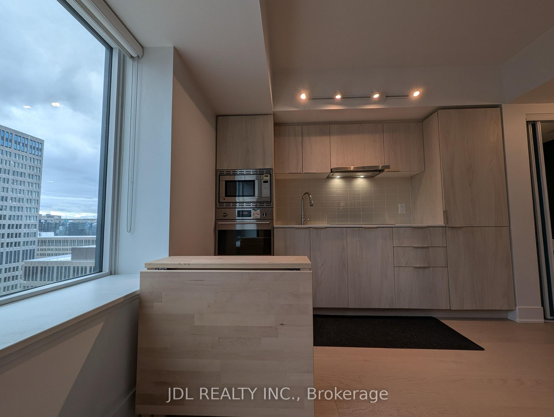 Photo 2 of Unit 1906, 955 Bay Street, Toronto, Bay Street Corridor — HOMEH
