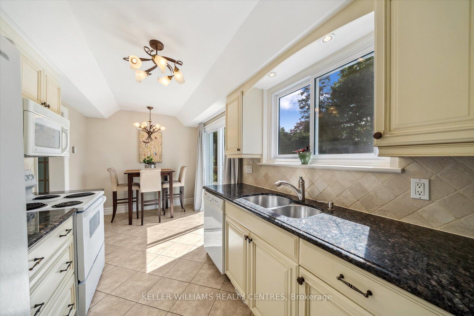 Photo 10 of 30 Laurentide Avenue, Aurora, Aurora Heights — HOMEH
