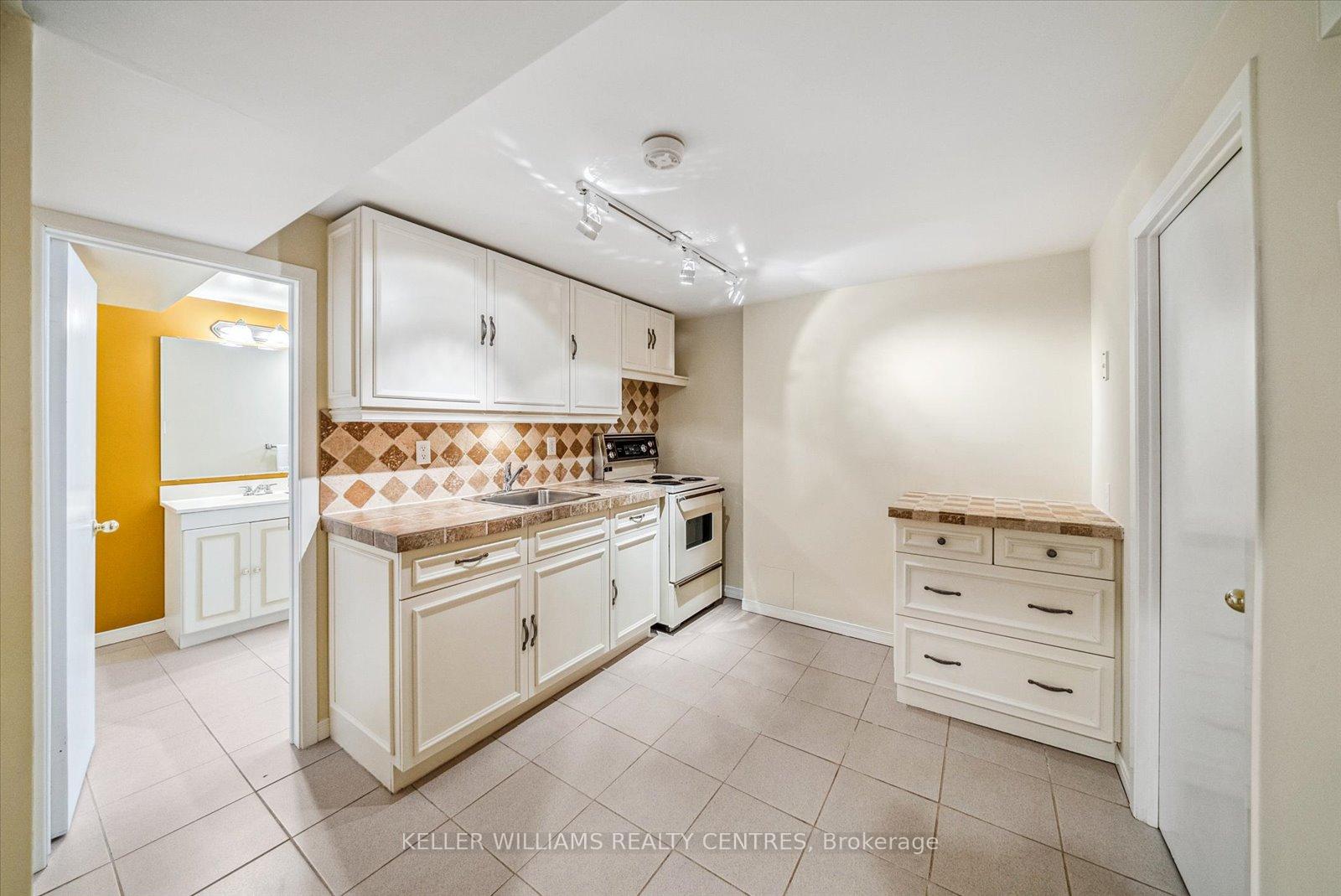 Photo 21 of 30 Laurentide Avenue, Aurora, Aurora Heights — HOMEH
