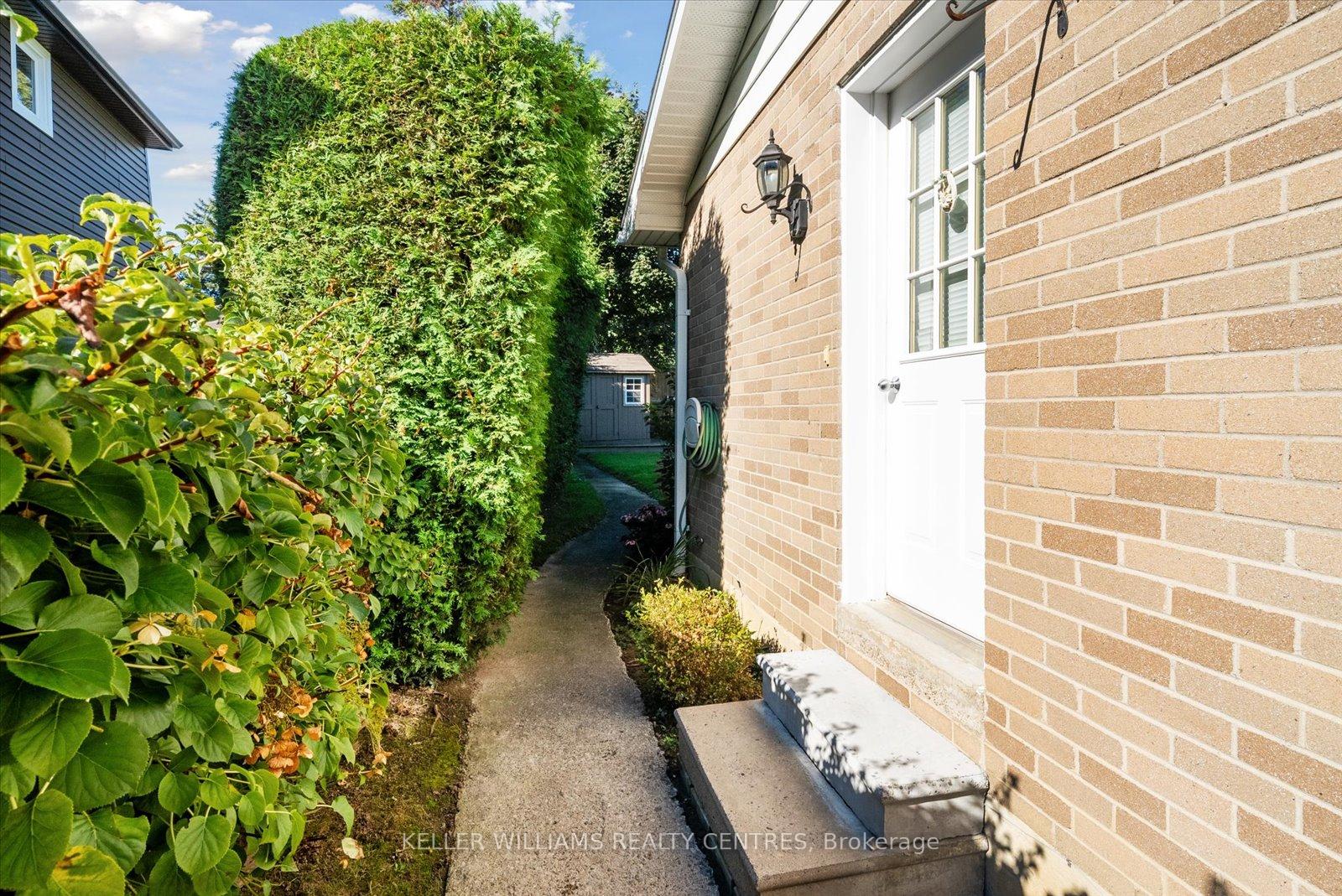 Photo 25 of 30 Laurentide Avenue, Aurora, Aurora Heights — HOMEH