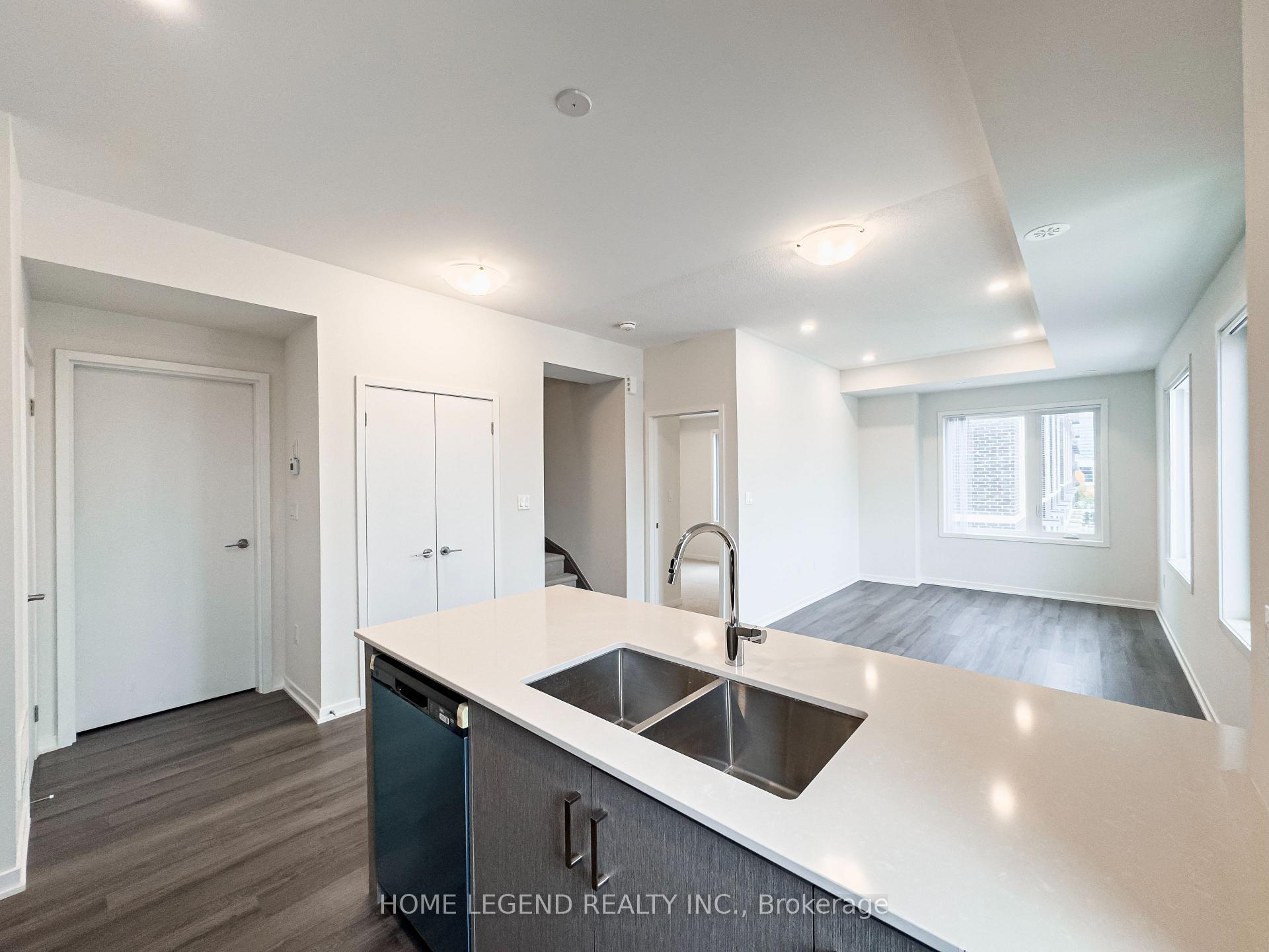 Photo 3 of Unit TH 344, 100 Honeycrisp Crescent, Vaughan, Vaughan Corporate Centre — HOMEH
