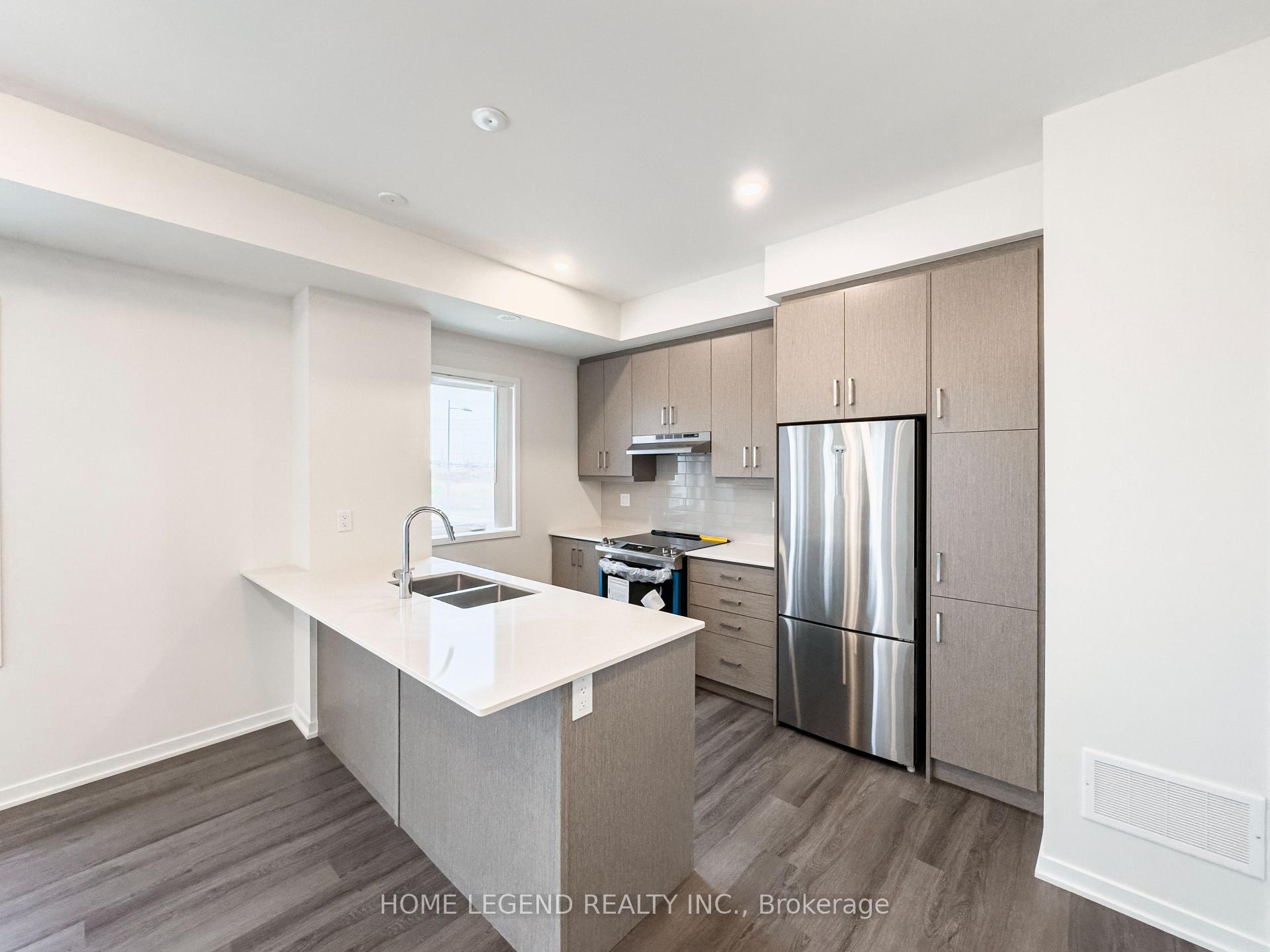 Photo 4 of Unit TH 344, 100 Honeycrisp Crescent, Vaughan, Vaughan Corporate Centre — HOMEH