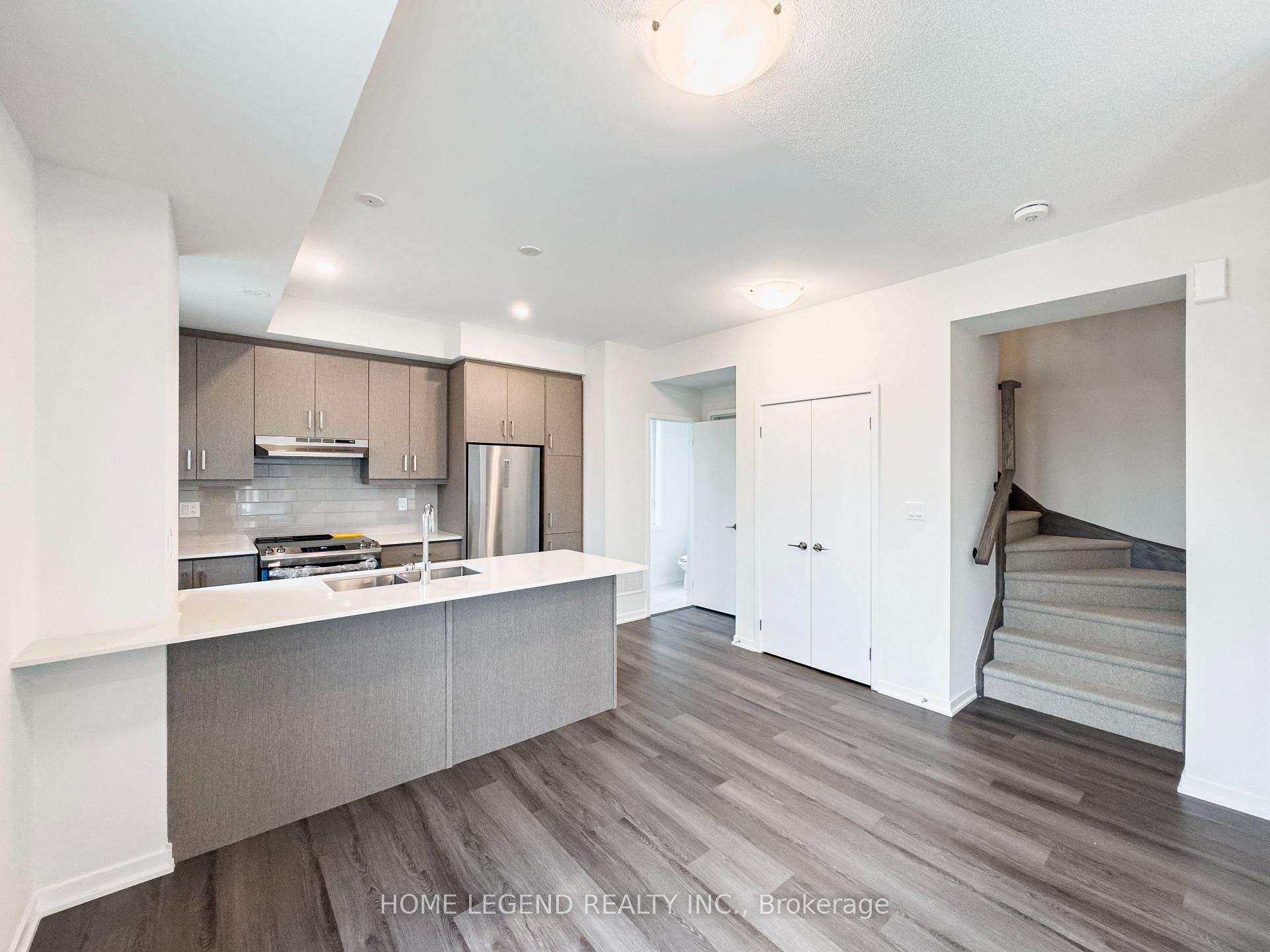 Photo 5 of Unit TH 344, 100 Honeycrisp Crescent, Vaughan, Vaughan Corporate Centre — HOMEH
