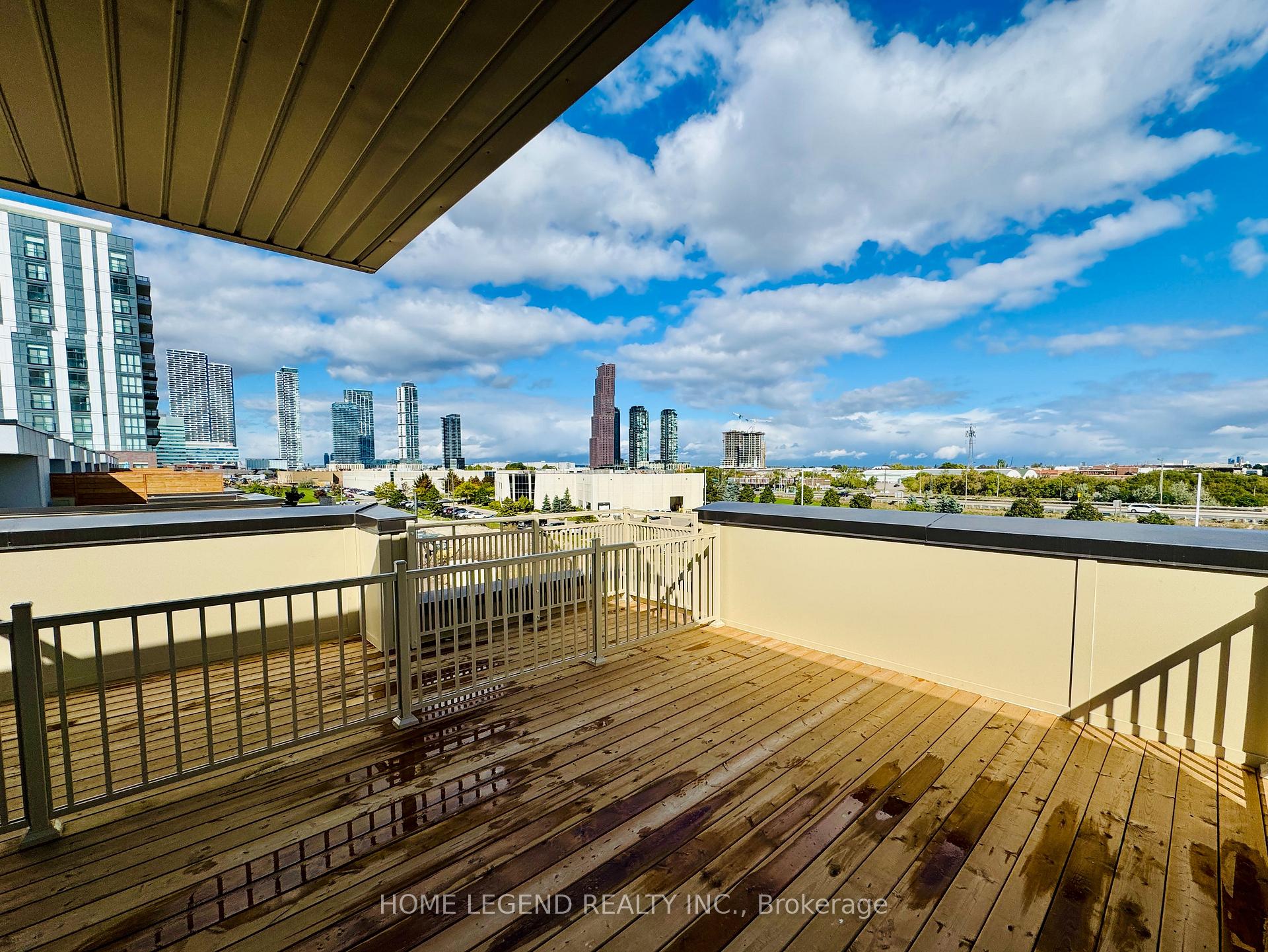 Photo 18 of Unit TH 344, 100 Honeycrisp Crescent, Vaughan, Vaughan Corporate Centre — HOMEH
