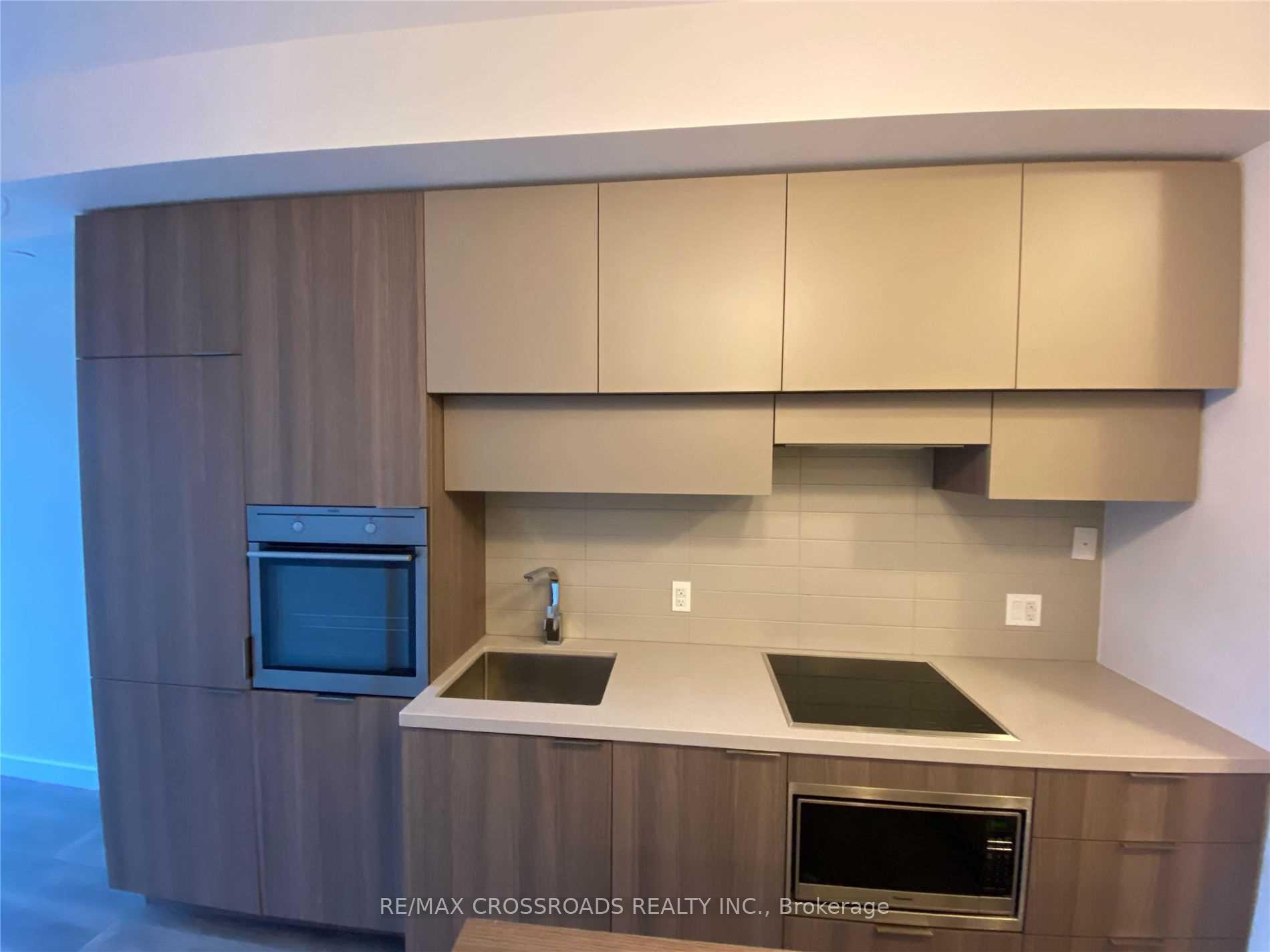 Photo 6 of Unit 809, 8 Eglinton Avenue E, Toronto, Mount Pleasant West — HOMEH