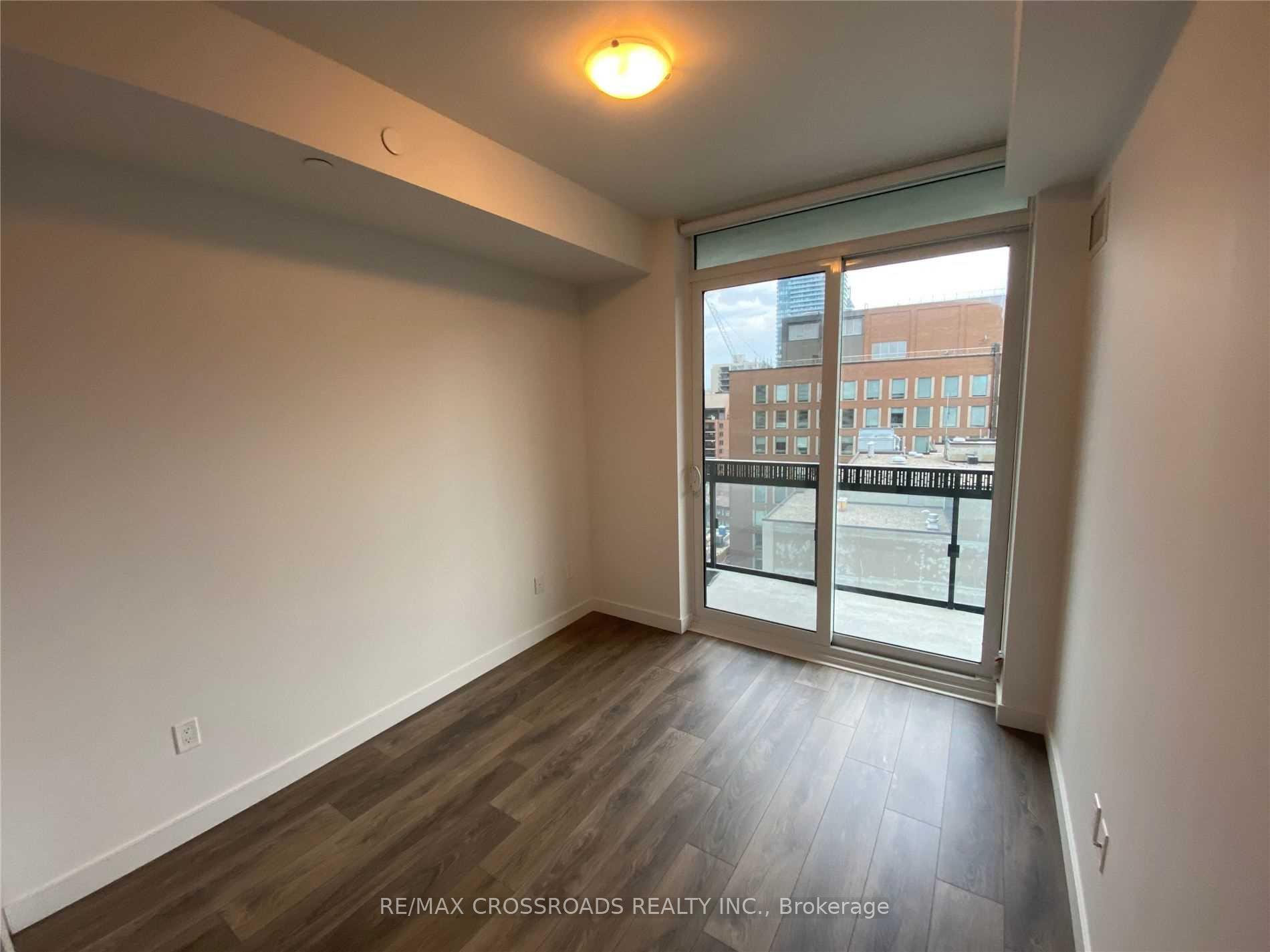 Photo 8 of Unit 809, 8 Eglinton Avenue E, Toronto, Mount Pleasant West — HOMEH