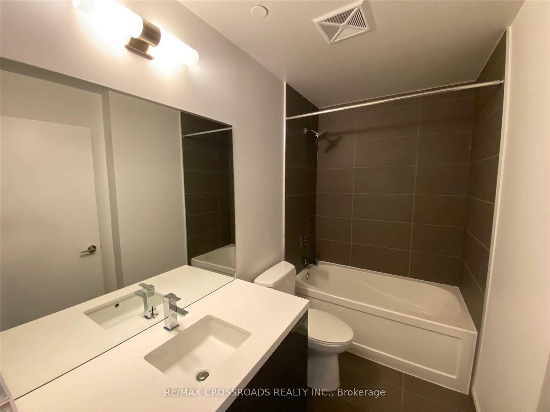 Photo 10 of Unit 809, 8 Eglinton Avenue E, Toronto, Mount Pleasant West — HOMEH