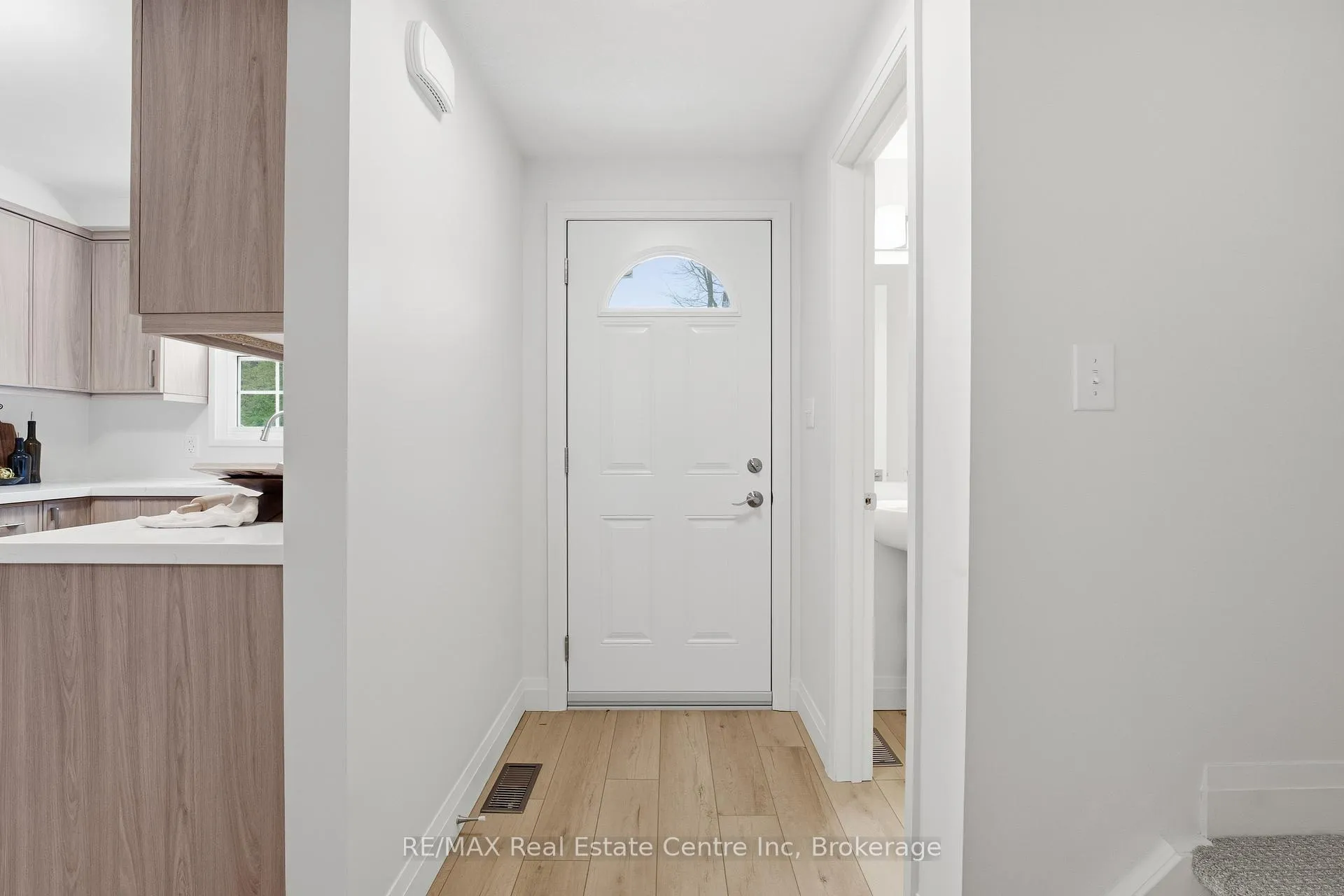 Photo 6 of Unit 1, 383 Edinburgh Road S, Guelph, Dovercliffe Park/Old University — HOMEH