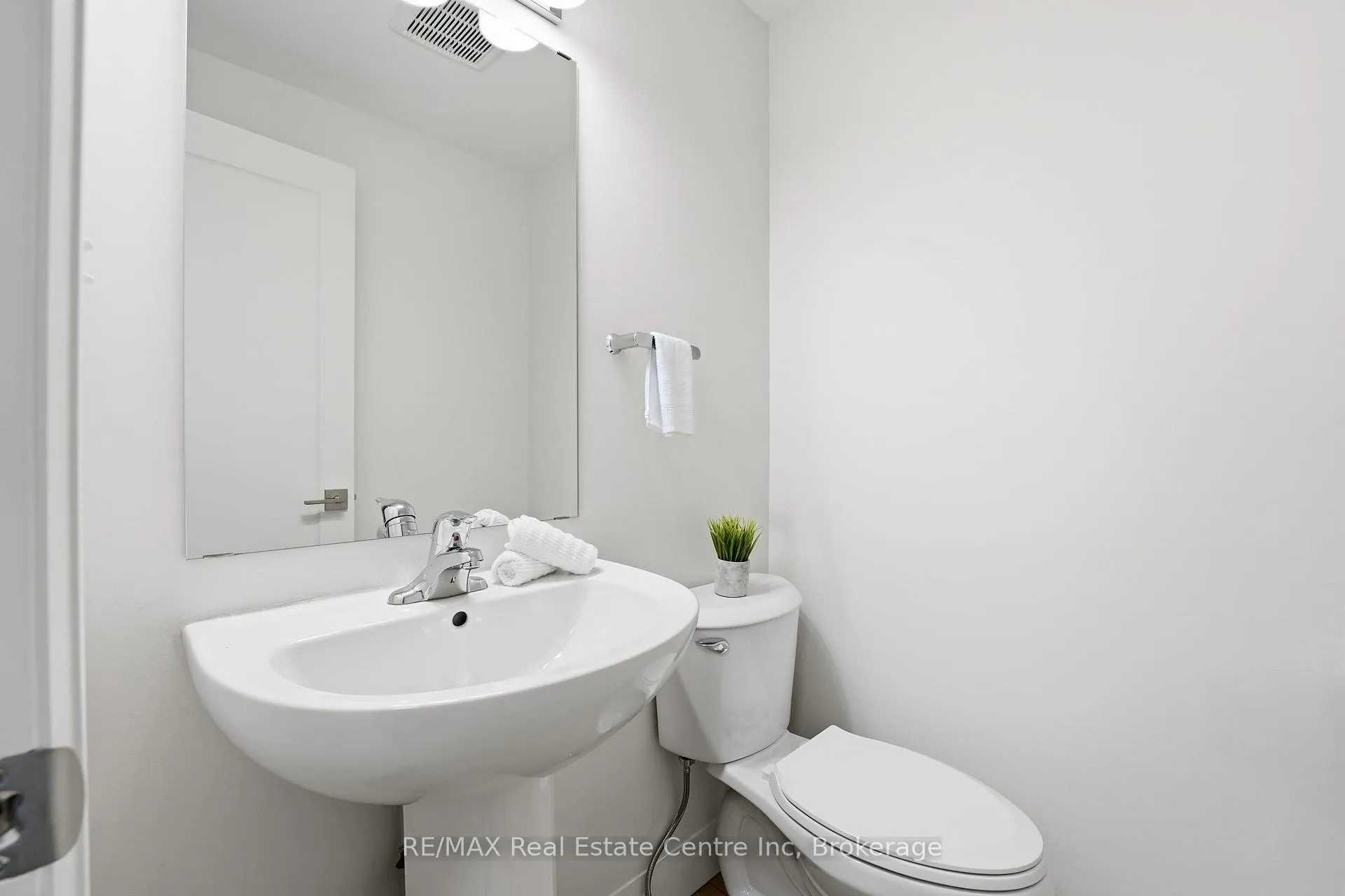 Photo 7 of Unit 1, 383 Edinburgh Road S, Guelph, Dovercliffe Park/Old University — HOMEH