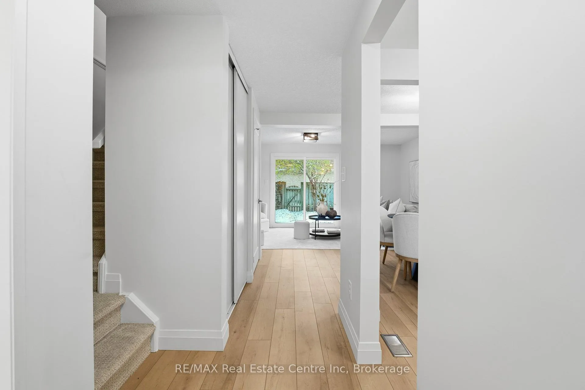 Photo 8 of Unit 1, 383 Edinburgh Road S, Guelph, Dovercliffe Park/Old University — HOMEH