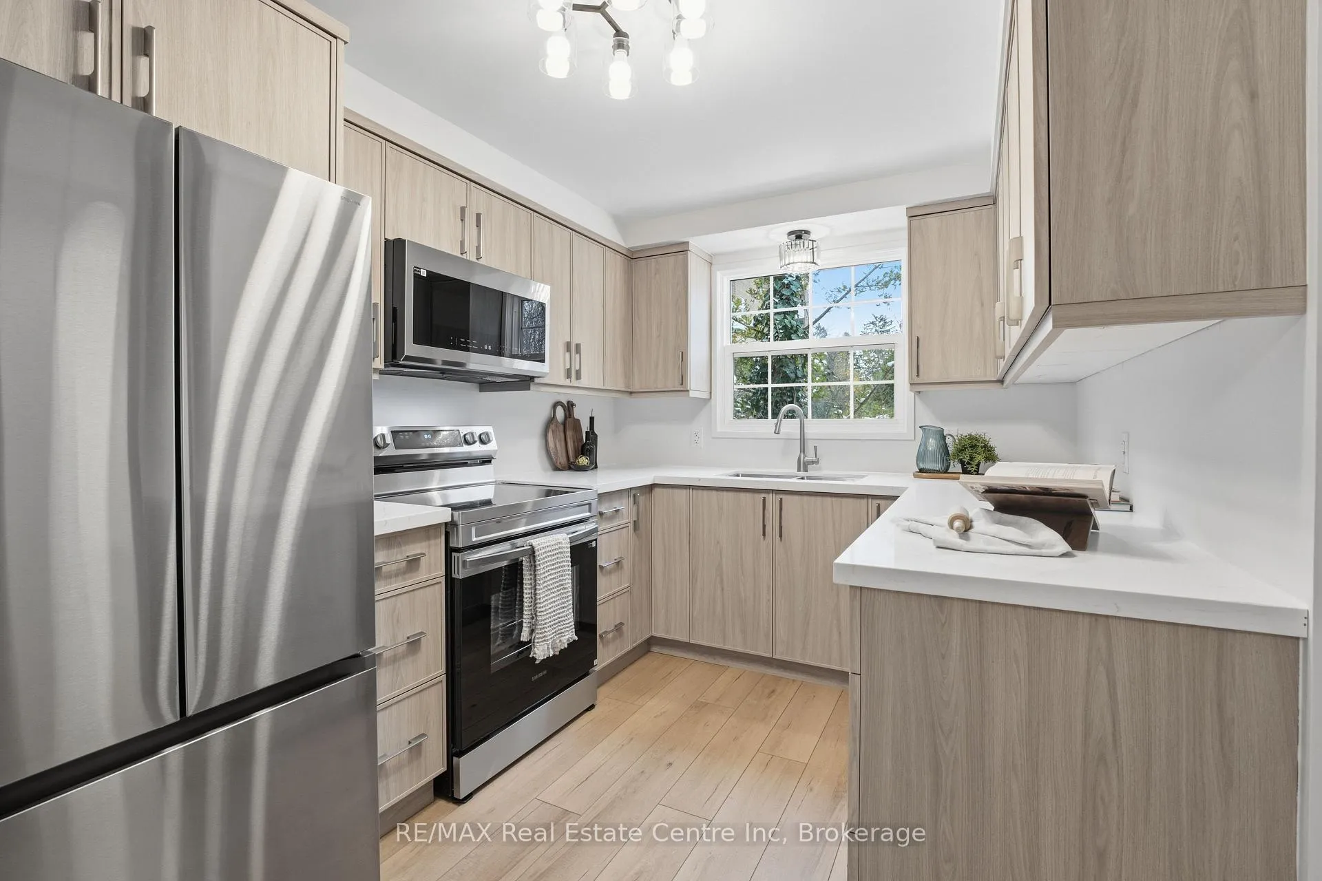 Photo 9 of Unit 1, 383 Edinburgh Road S, Guelph, Dovercliffe Park/Old University — HOMEH