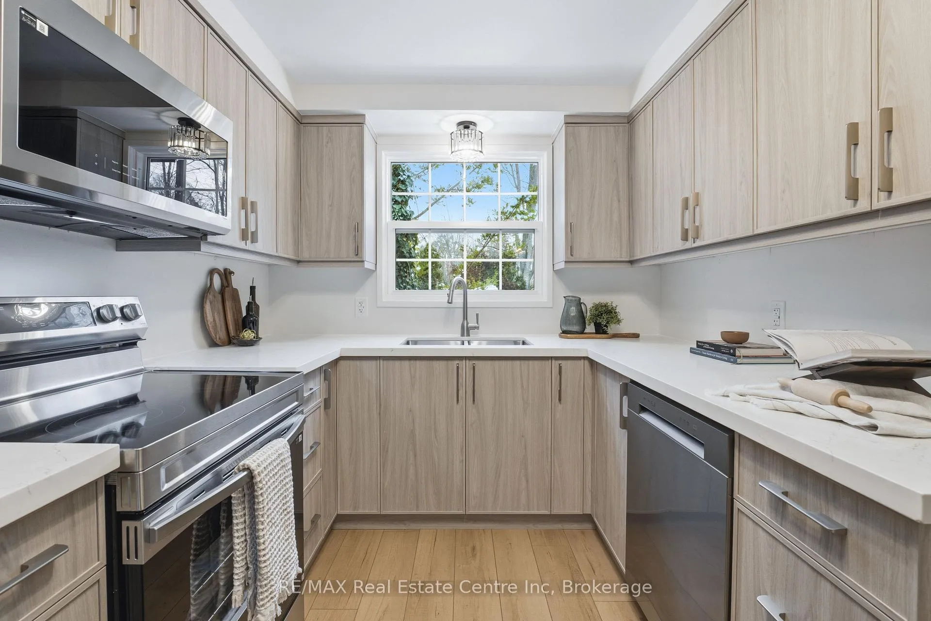 Photo 10 of Unit 1, 383 Edinburgh Road S, Guelph, Dovercliffe Park/Old University — HOMEH