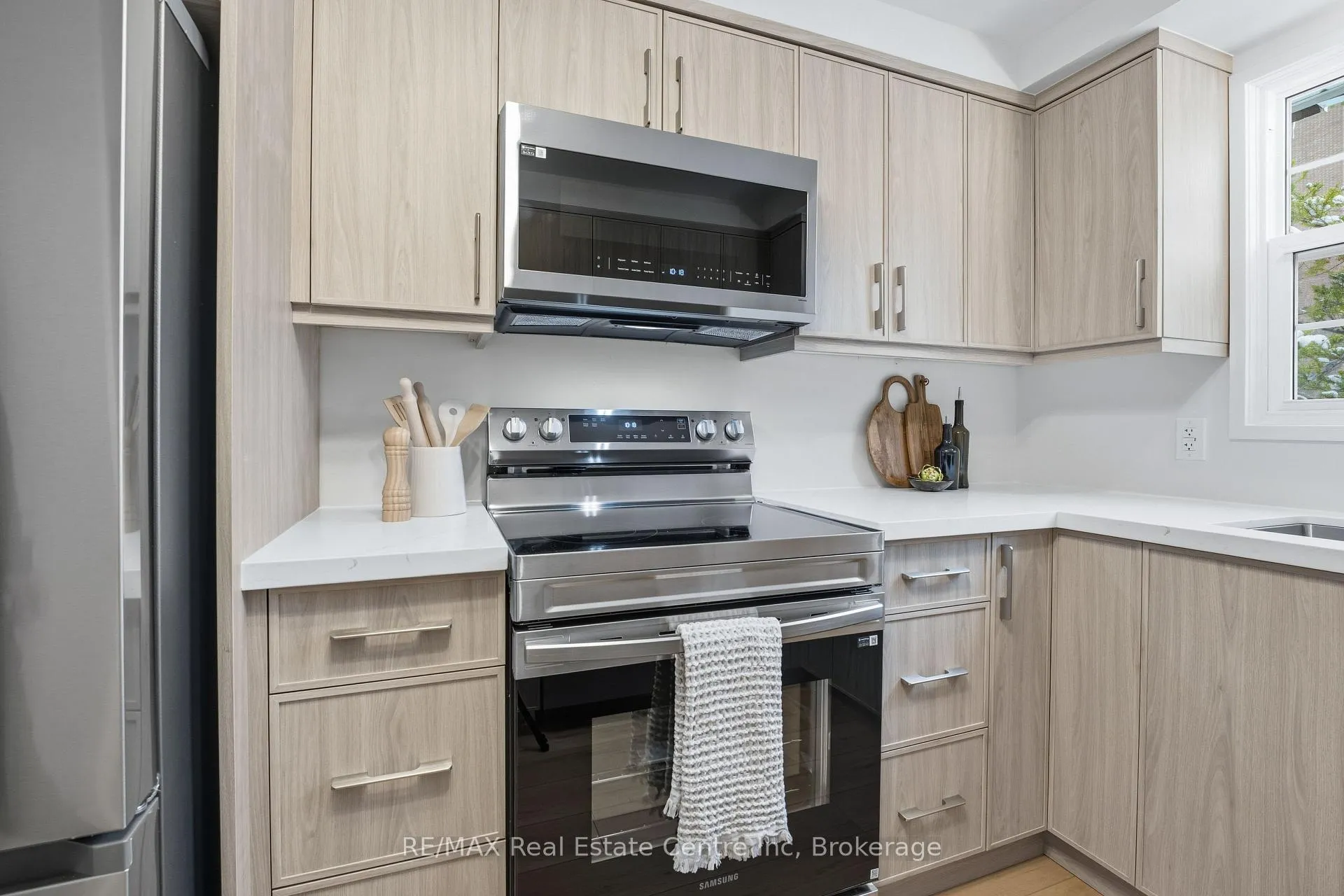 Photo 11 of Unit 1, 383 Edinburgh Road S, Guelph, Dovercliffe Park/Old University — HOMEH