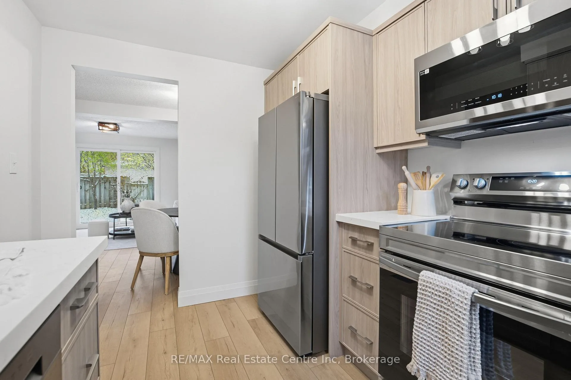 Photo 13 of Unit 1, 383 Edinburgh Road S, Guelph, Dovercliffe Park/Old University — HOMEH