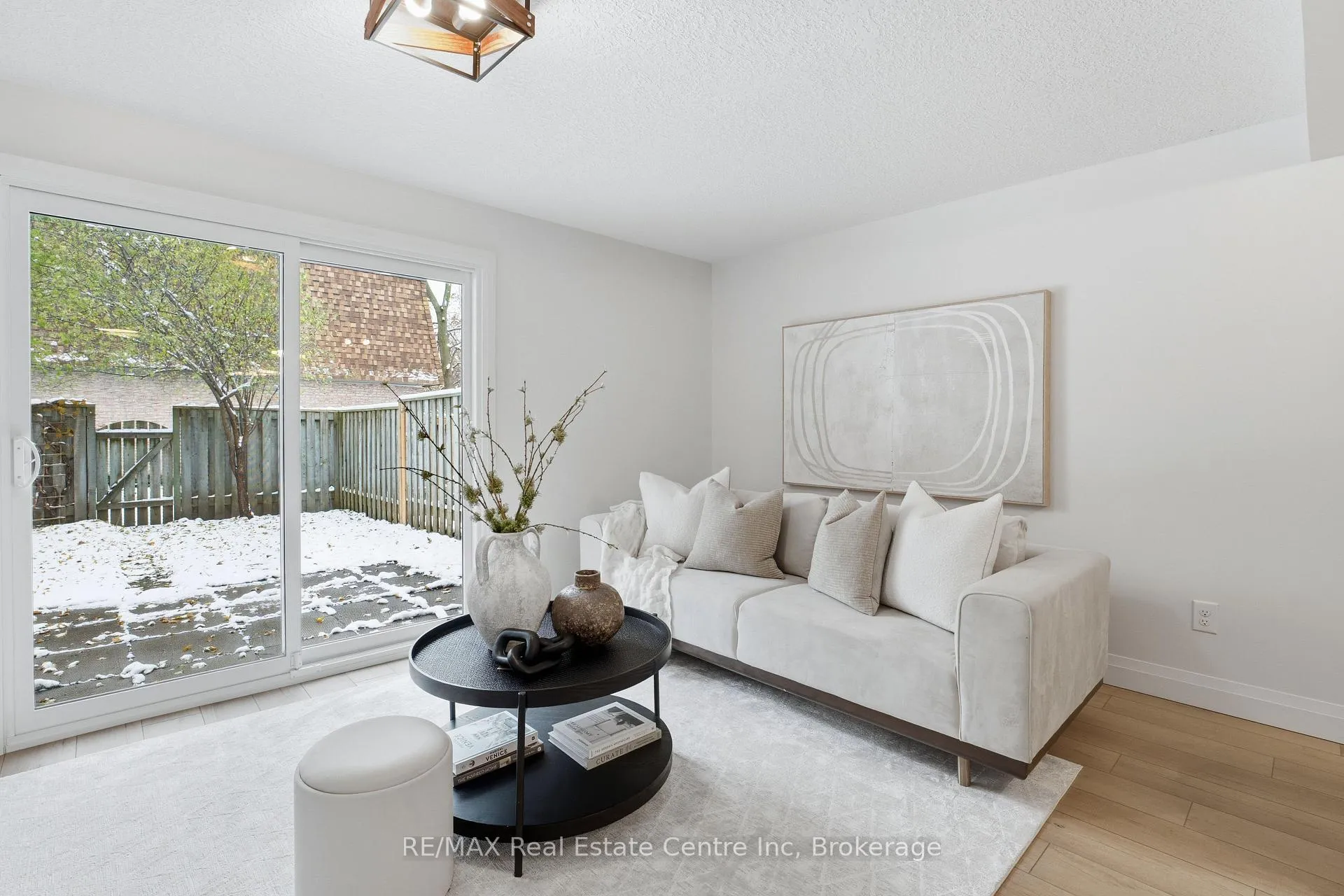 Photo 17 of Unit 1, 383 Edinburgh Road S, Guelph, Dovercliffe Park/Old University — HOMEH