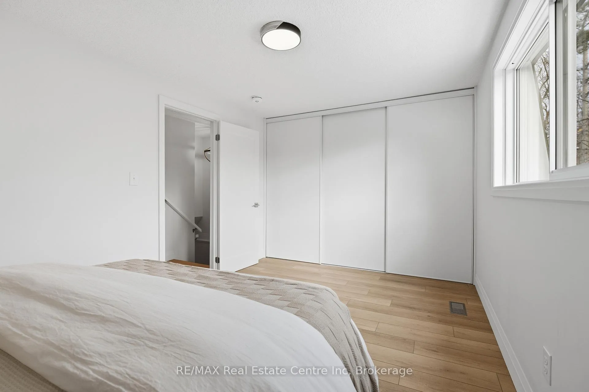 Photo 22 of Unit 1, 383 Edinburgh Road S, Guelph, Dovercliffe Park/Old University — HOMEH