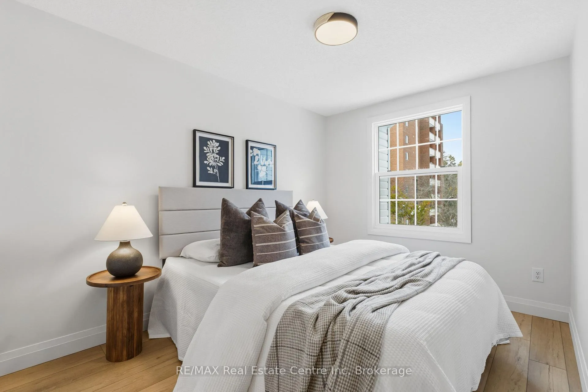 Photo 24 of Unit 1, 383 Edinburgh Road S, Guelph, Dovercliffe Park/Old University — HOMEH