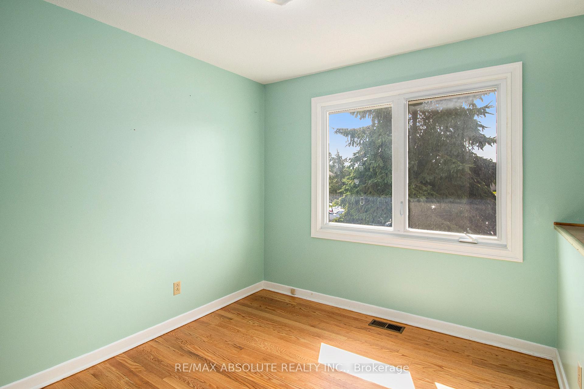 Photo 16 of 31 Bellfield Street, Ottawa, Bayshore — HOMEH
