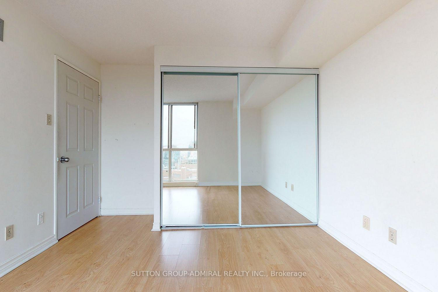 Photo 8 of Unit 2405, 736 Bay Street, Toronto, Bay Street Corridor — HOMEH