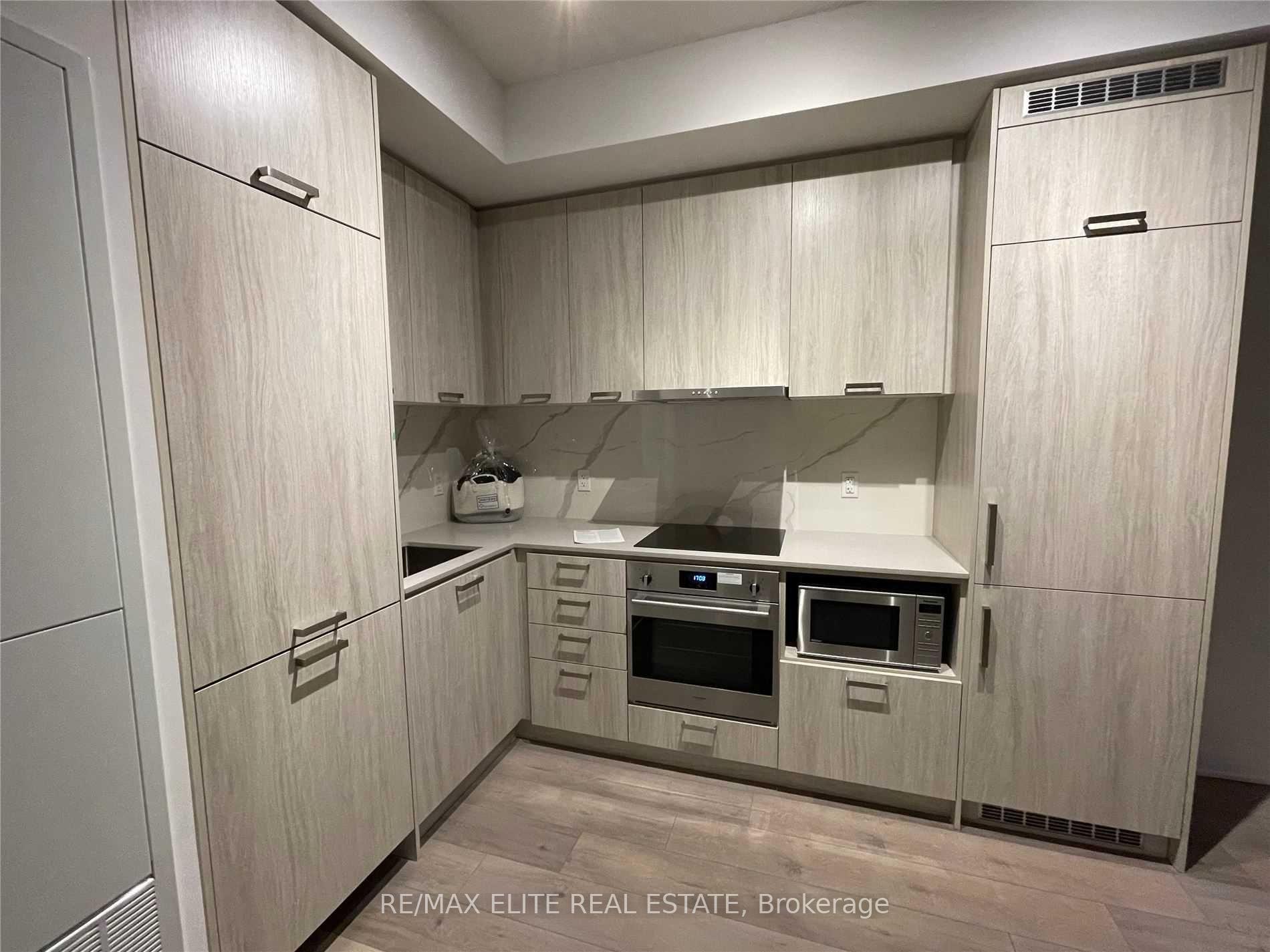 Front of Unit 917, 10 Honeycrisp Crescent