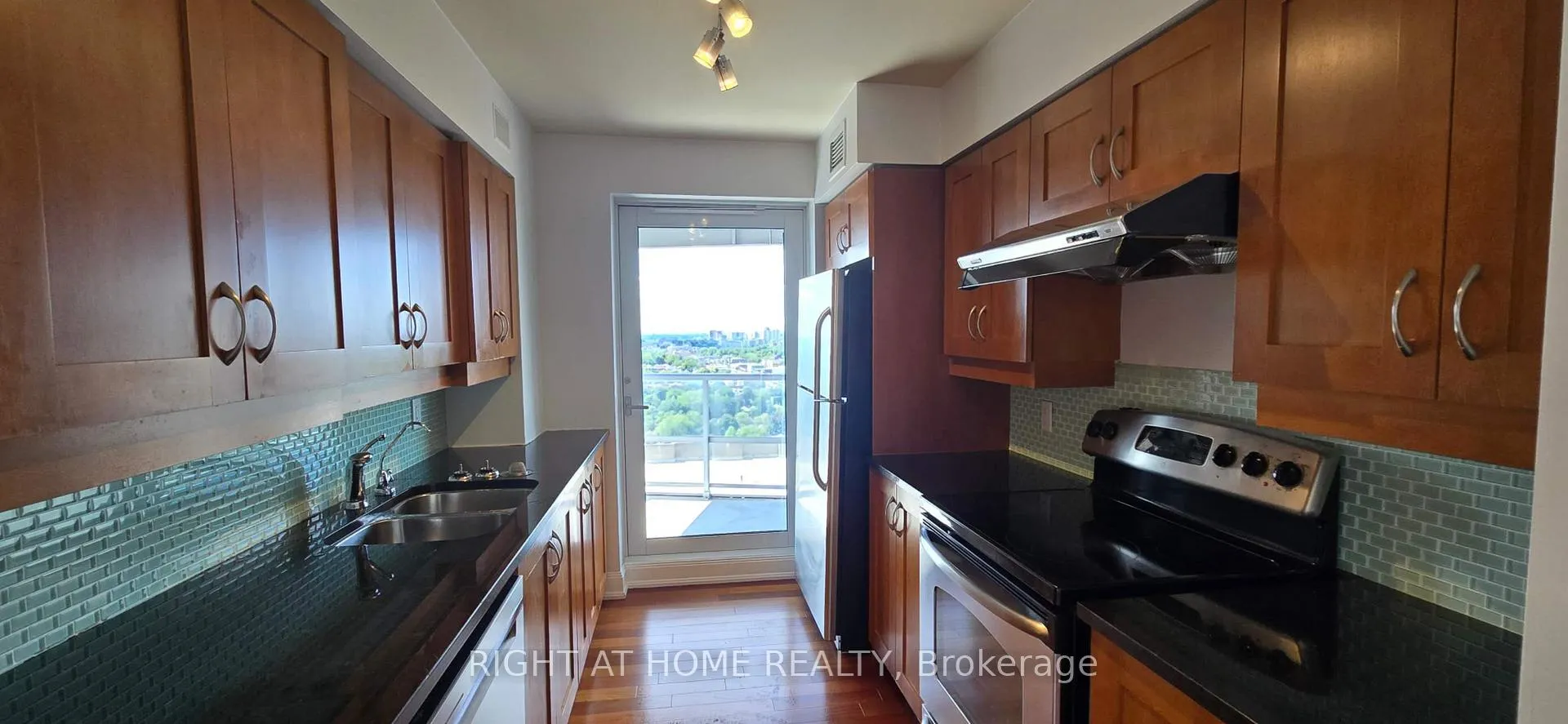 Photo 4 of Unit 2805, 2181 Yonge Street, Toronto, Mount Pleasant West — HOMEH