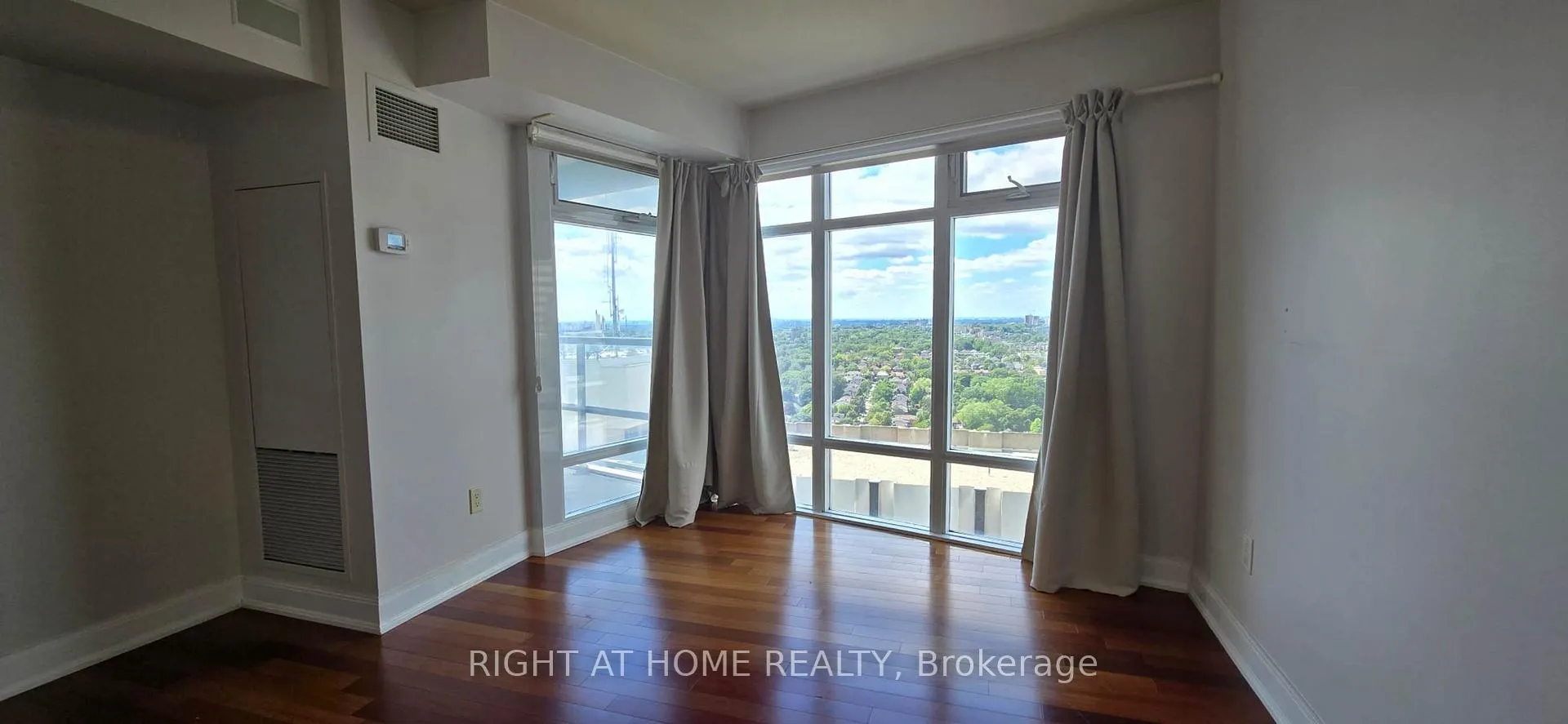 Photo 5 of Unit 2805, 2181 Yonge Street, Toronto, Mount Pleasant West — HOMEH