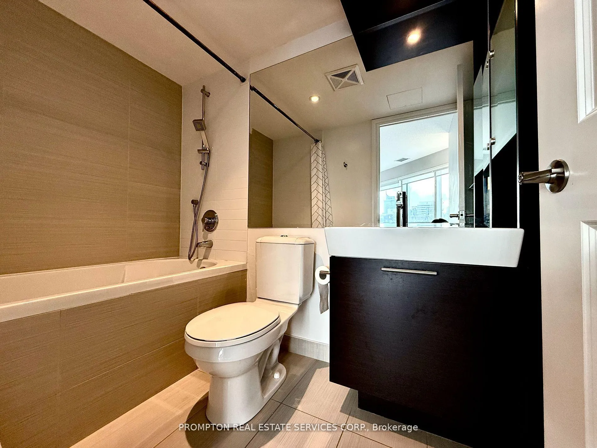 Photo 7 of Unit 2808, 386 Yonge Street, Toronto, Bay Street Corridor — HOMEH
