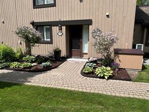 Photo 2 of 113 Escarpment Crescent, Collingwood — HOMEH