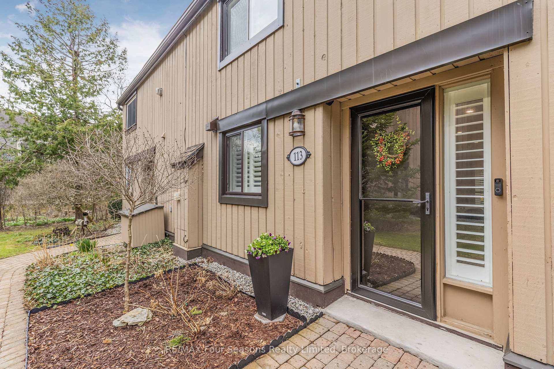Photo 3 of 113 Escarpment Crescent, Collingwood — HOMEH