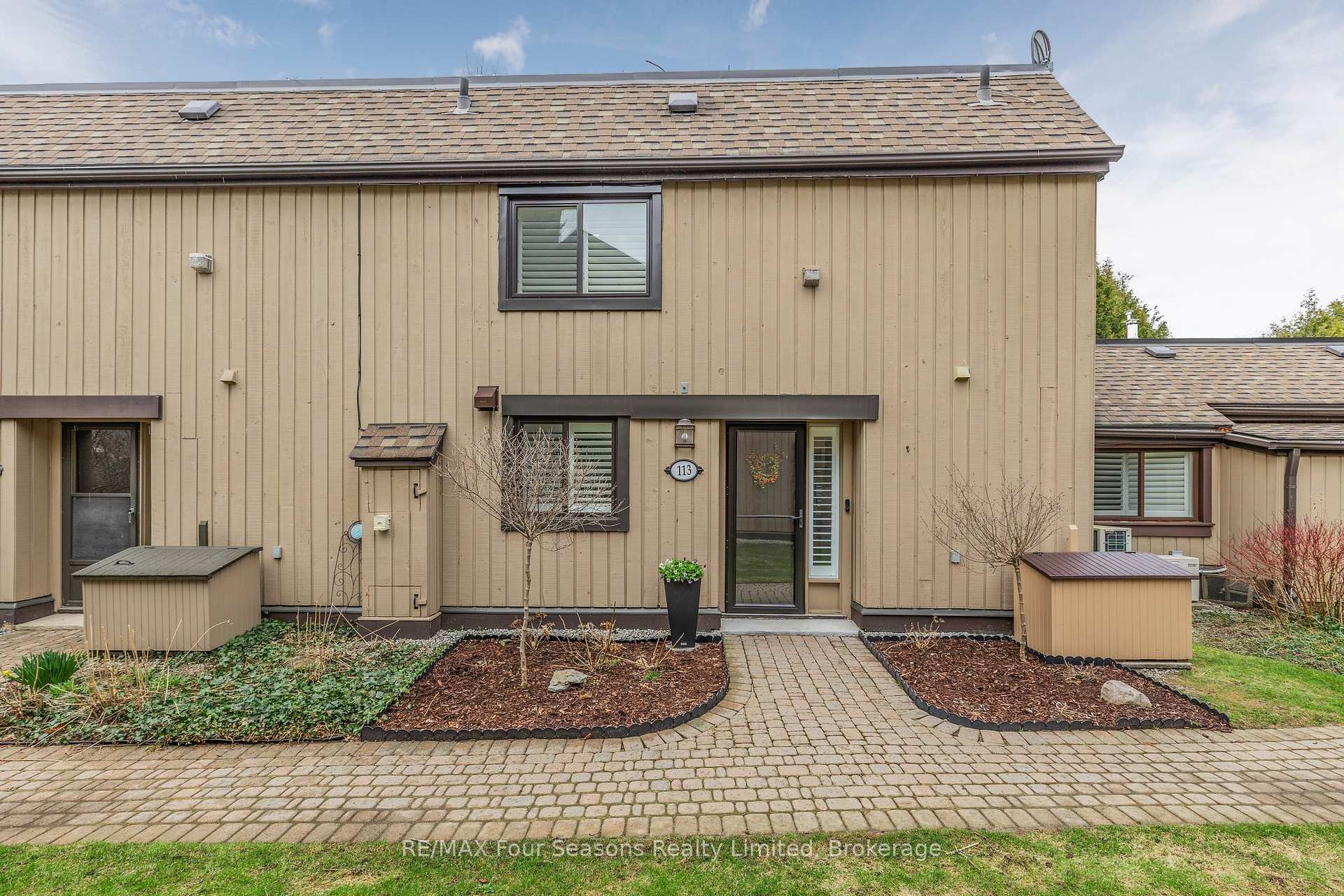 Photo 4 of 113 Escarpment Crescent, Collingwood — HOMEH