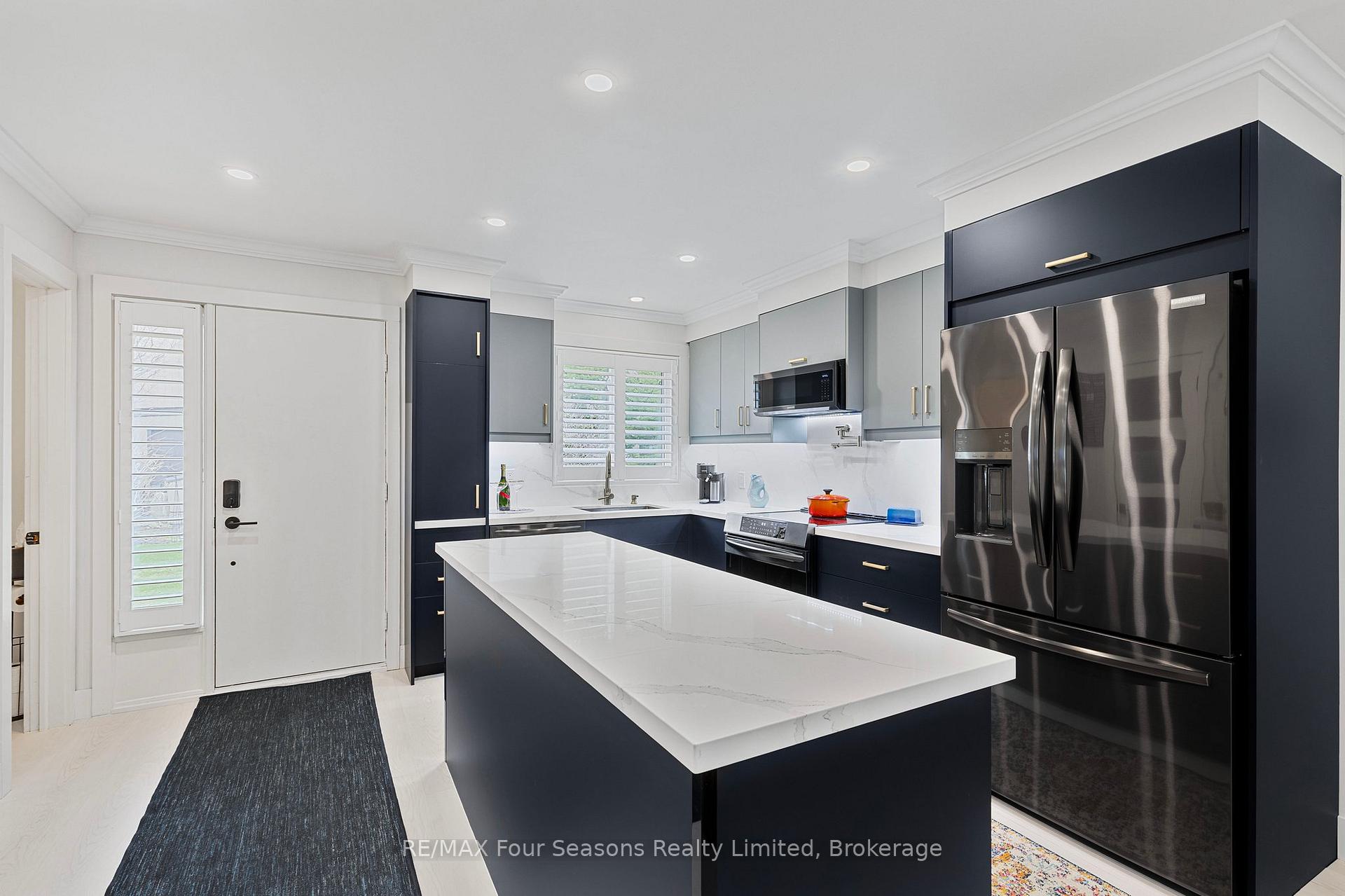 Photo 8 of 113 Escarpment Crescent, Collingwood — HOMEH