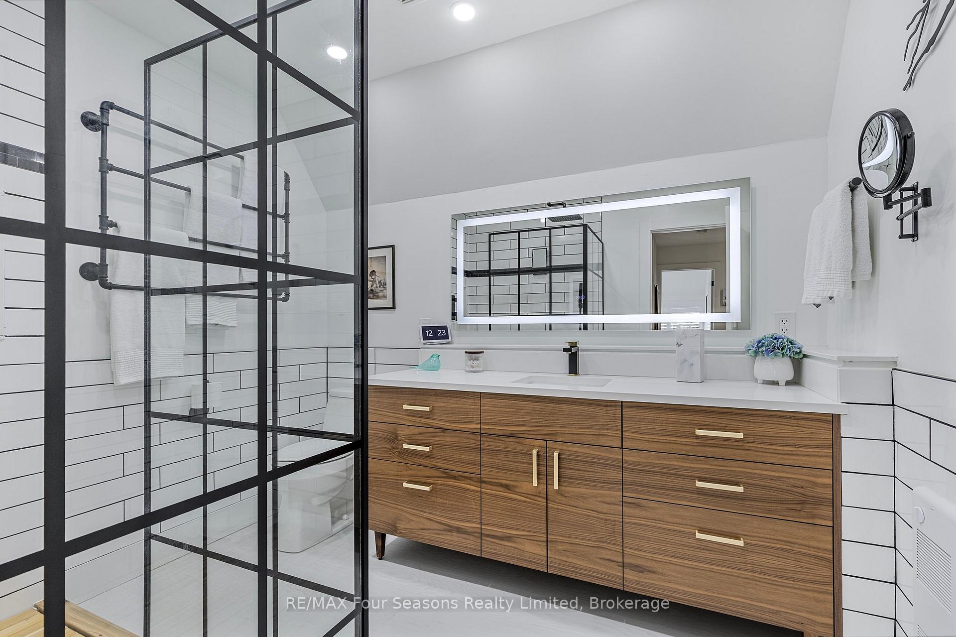 Photo 27 of 113 Escarpment Crescent, Collingwood — HOMEH