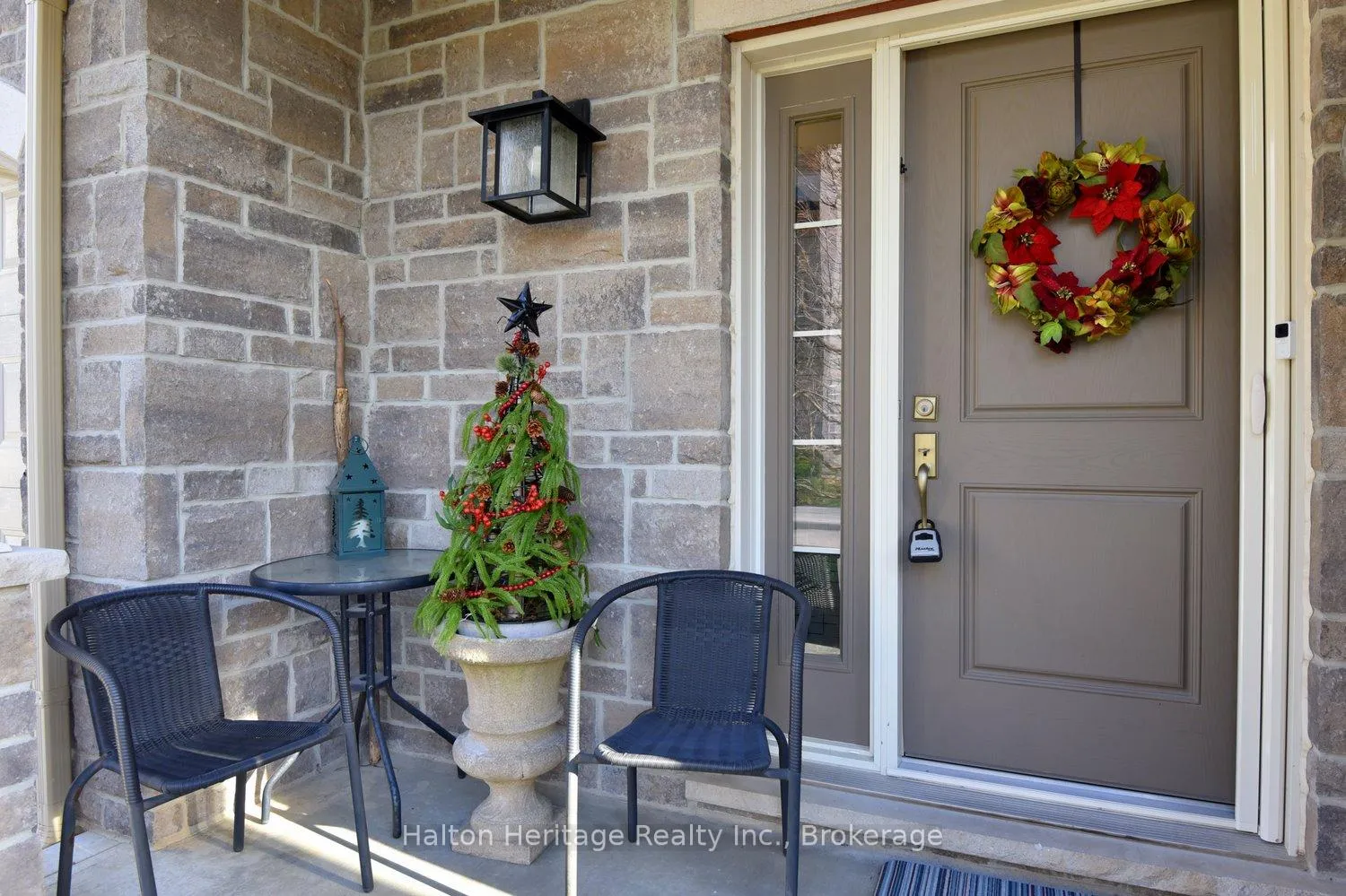 Photo 3 of Unit 31, 40 Hamilton Street S, Hamilton, Waterdown — HOMEH