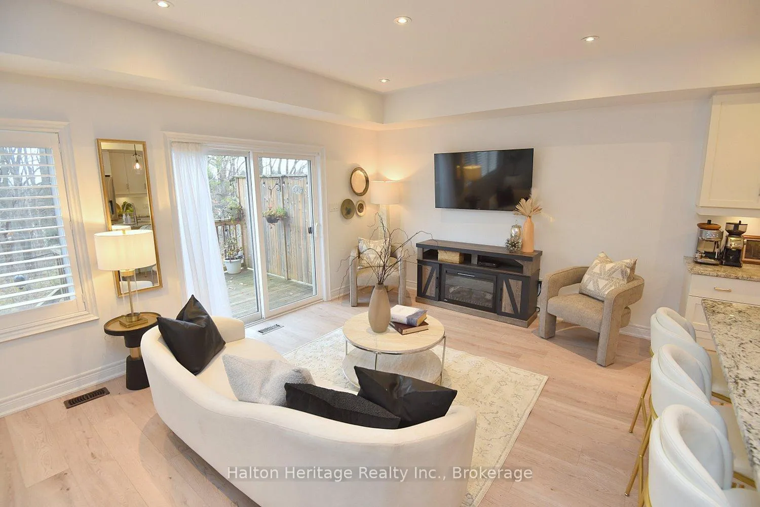 Photo 10 of Unit 31, 40 Hamilton Street S, Hamilton, Waterdown — HOMEH