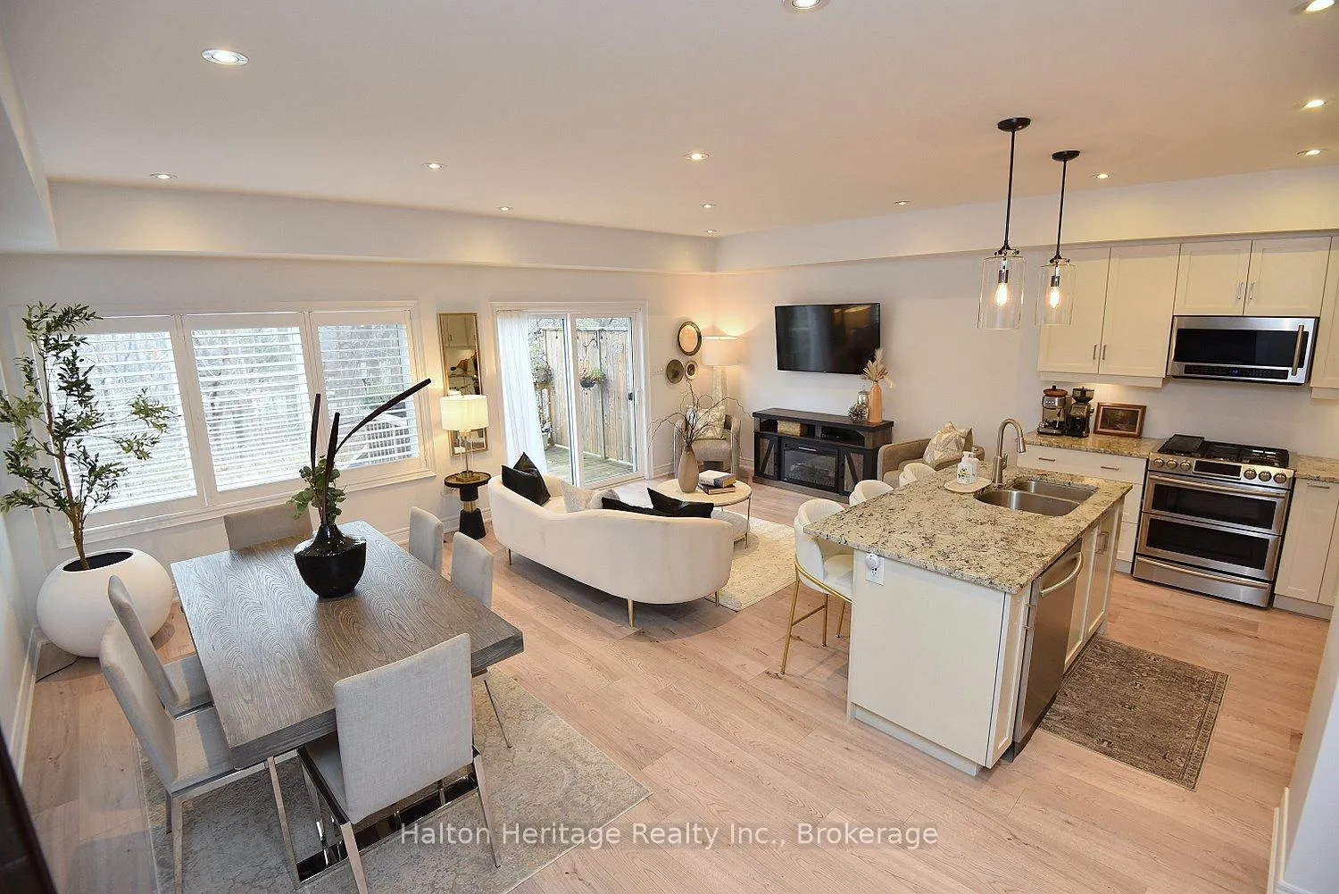 Photo 11 of Unit 31, 40 Hamilton Street S, Hamilton, Waterdown — HOMEH