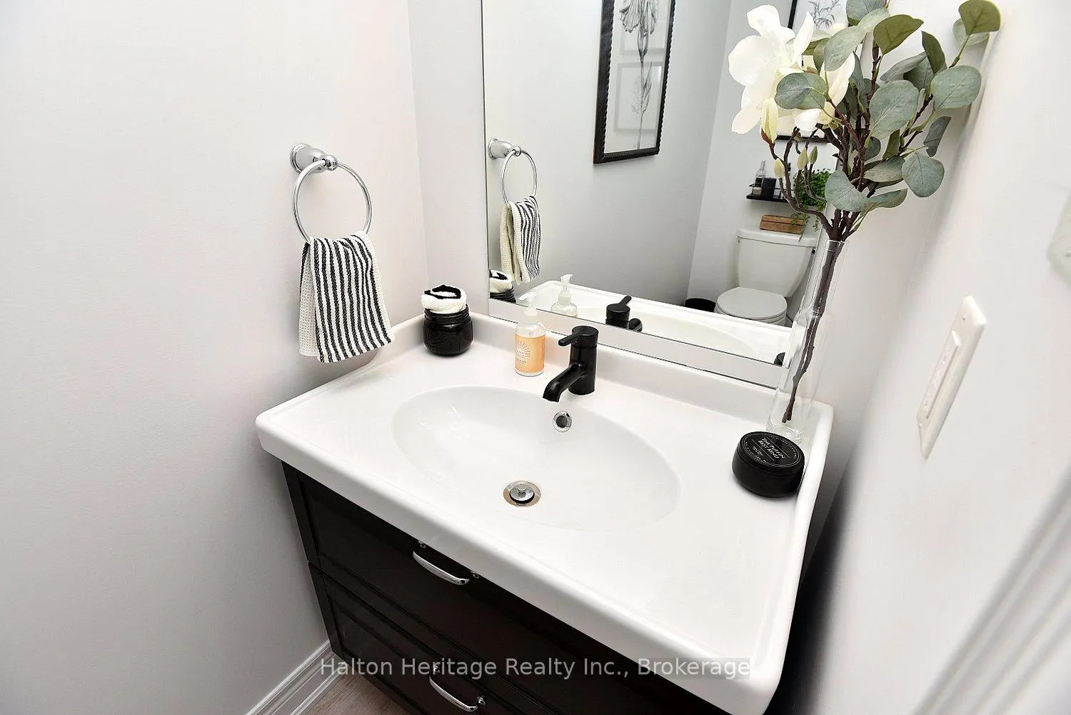 Photo 24 of Unit 31, 40 Hamilton Street S, Hamilton, Waterdown — HOMEH